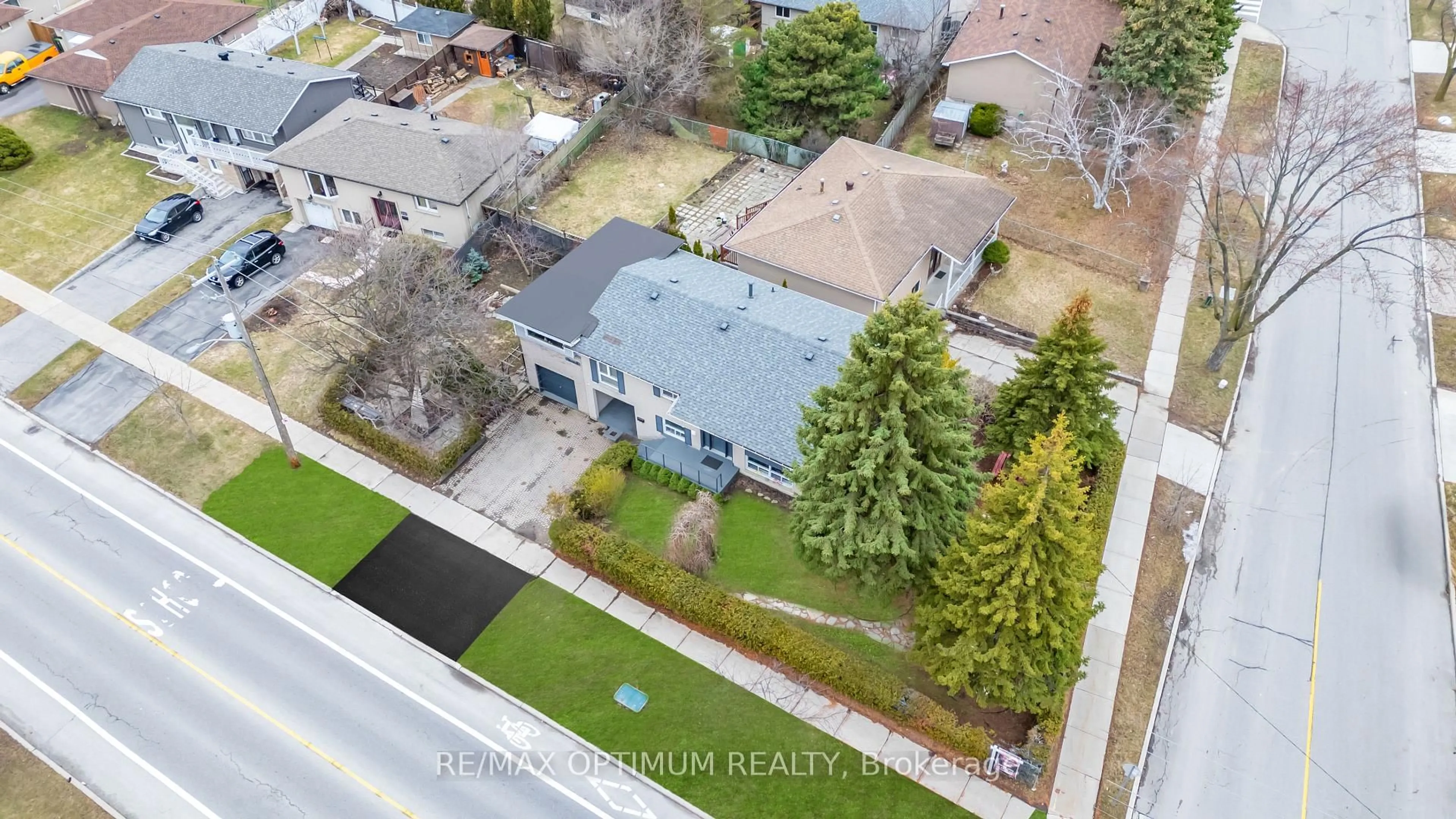 A pic from outside/outdoor area/front of a property/back of a property/a pic from drone, city buildings view from balcony for 1 Dundee Dr, Toronto Ontario M3J 1H5