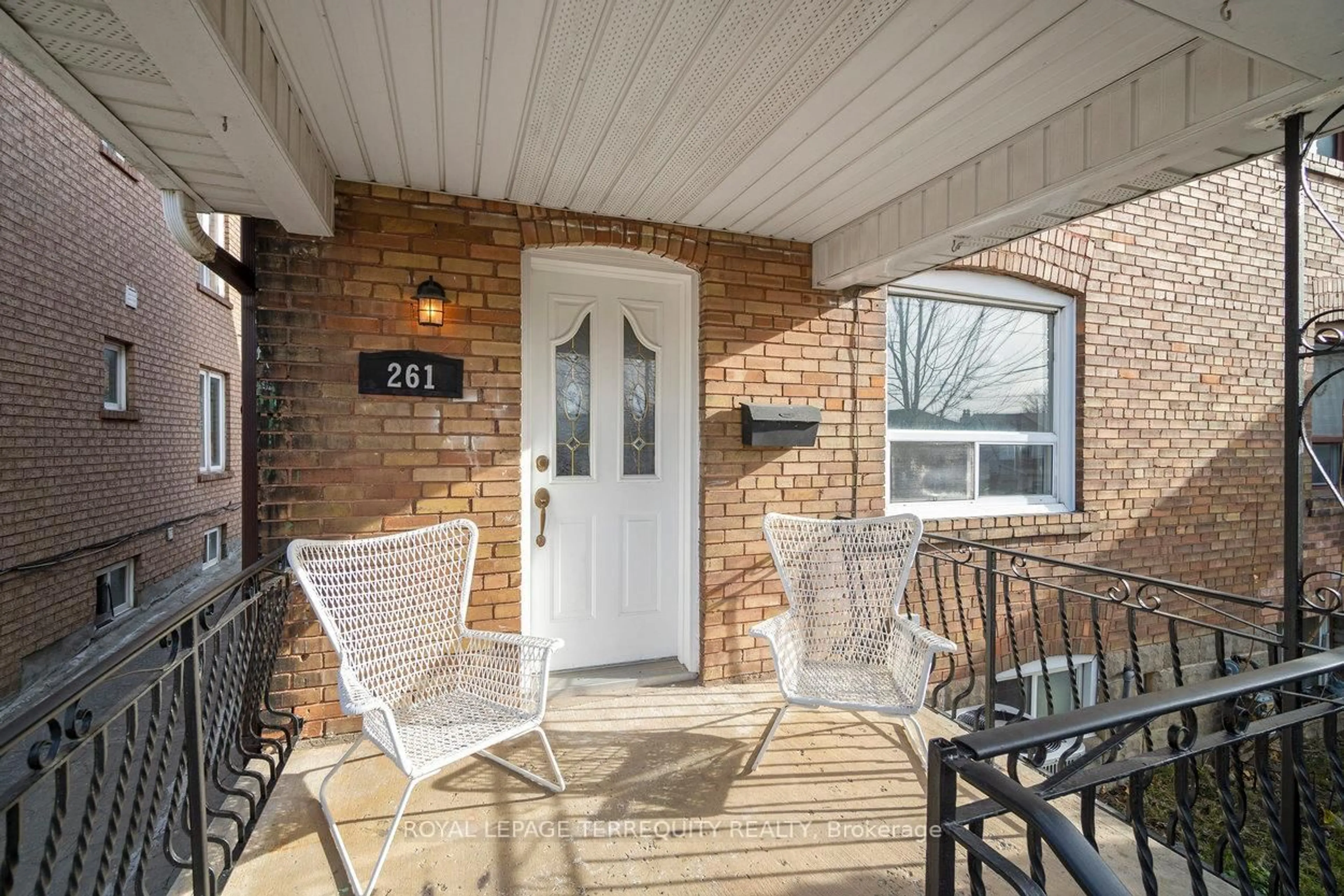 Patio, street for 261 Blackthorn Ave, Toronto Ontario M6N 3H7