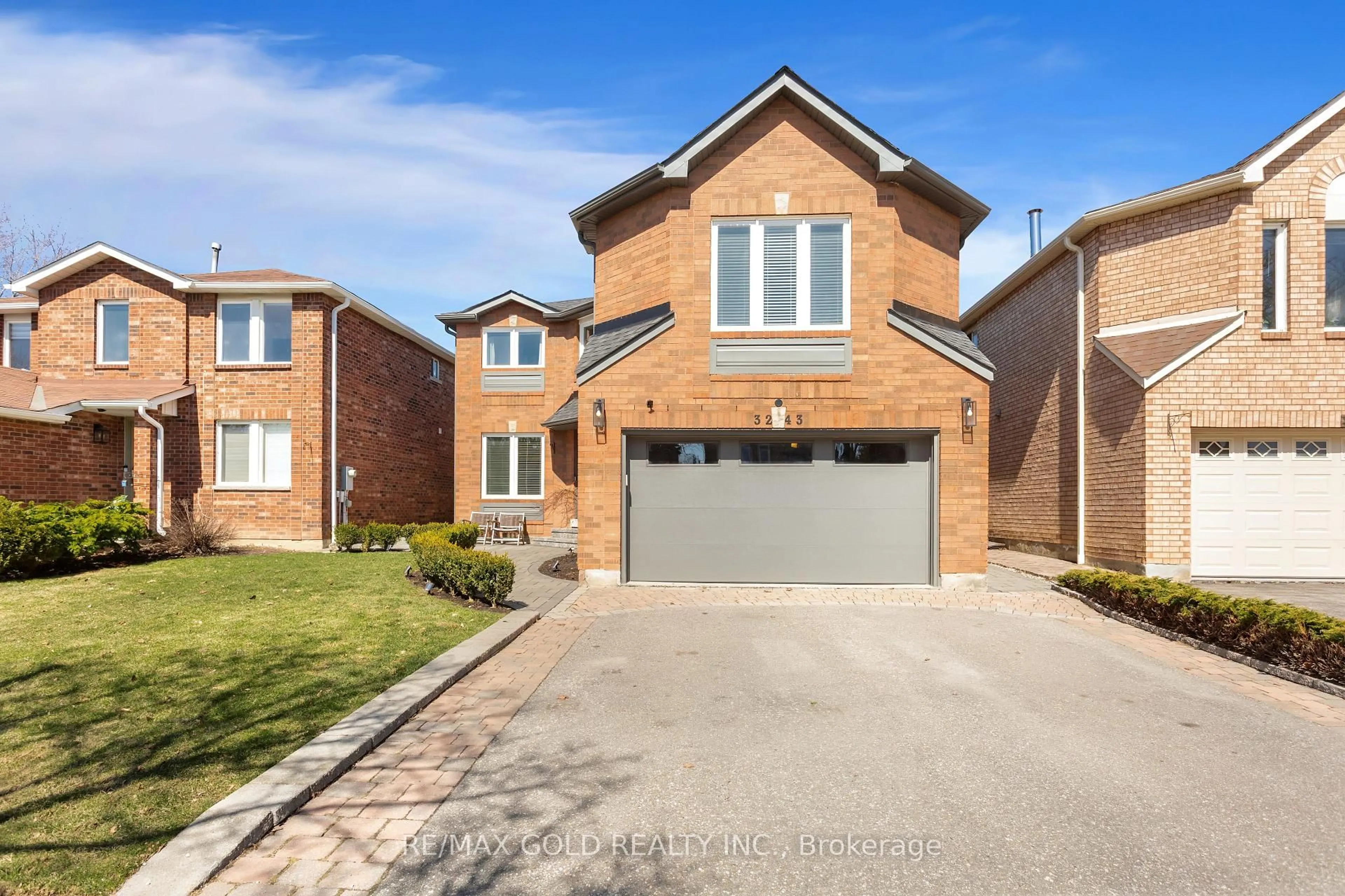Home with brick exterior material, street for 3243 Dovetail Mews, Mississauga Ontario L5L 5G8