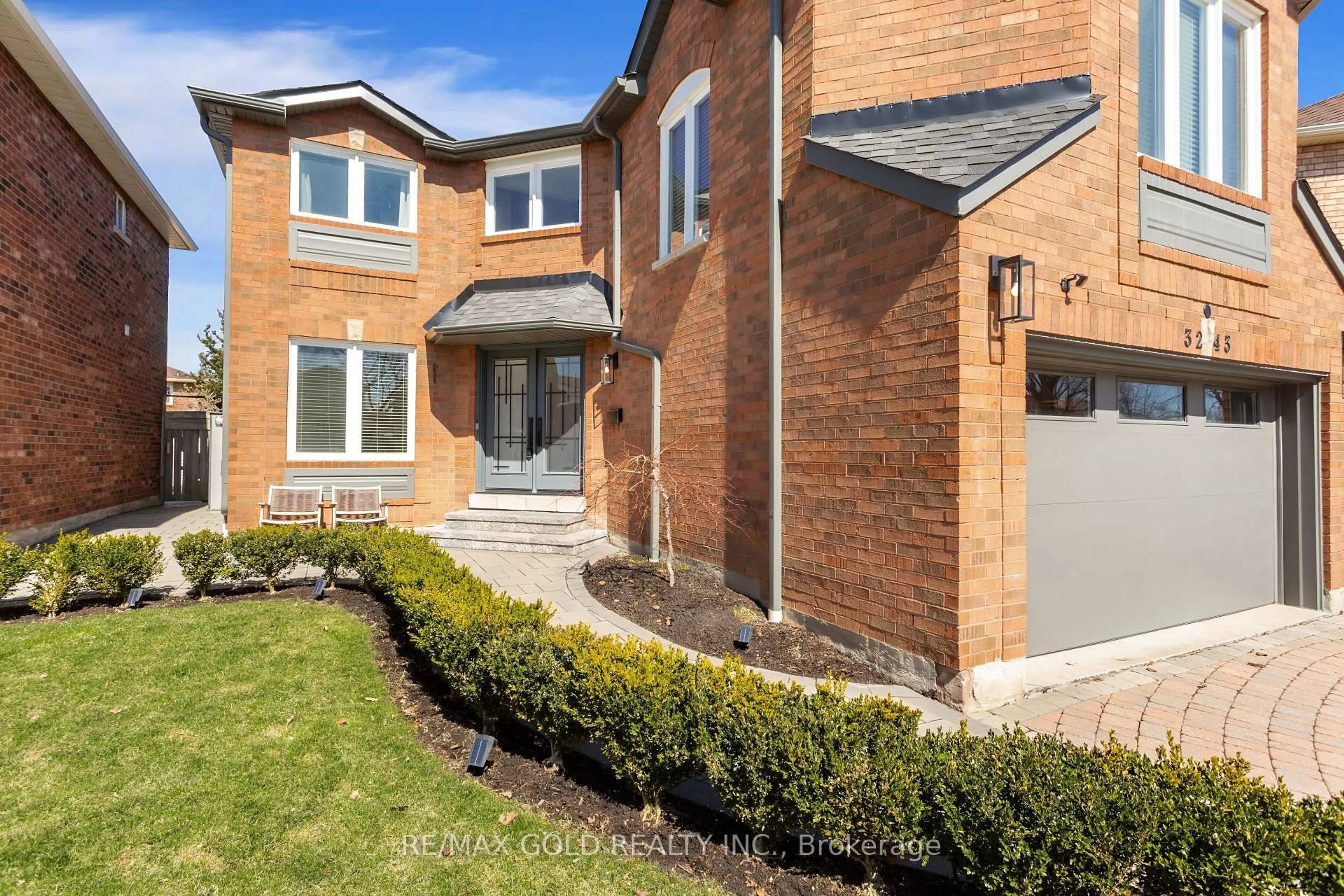 Home with brick exterior material, street for 3243 Dovetail Mews, Mississauga Ontario L5L 5G8