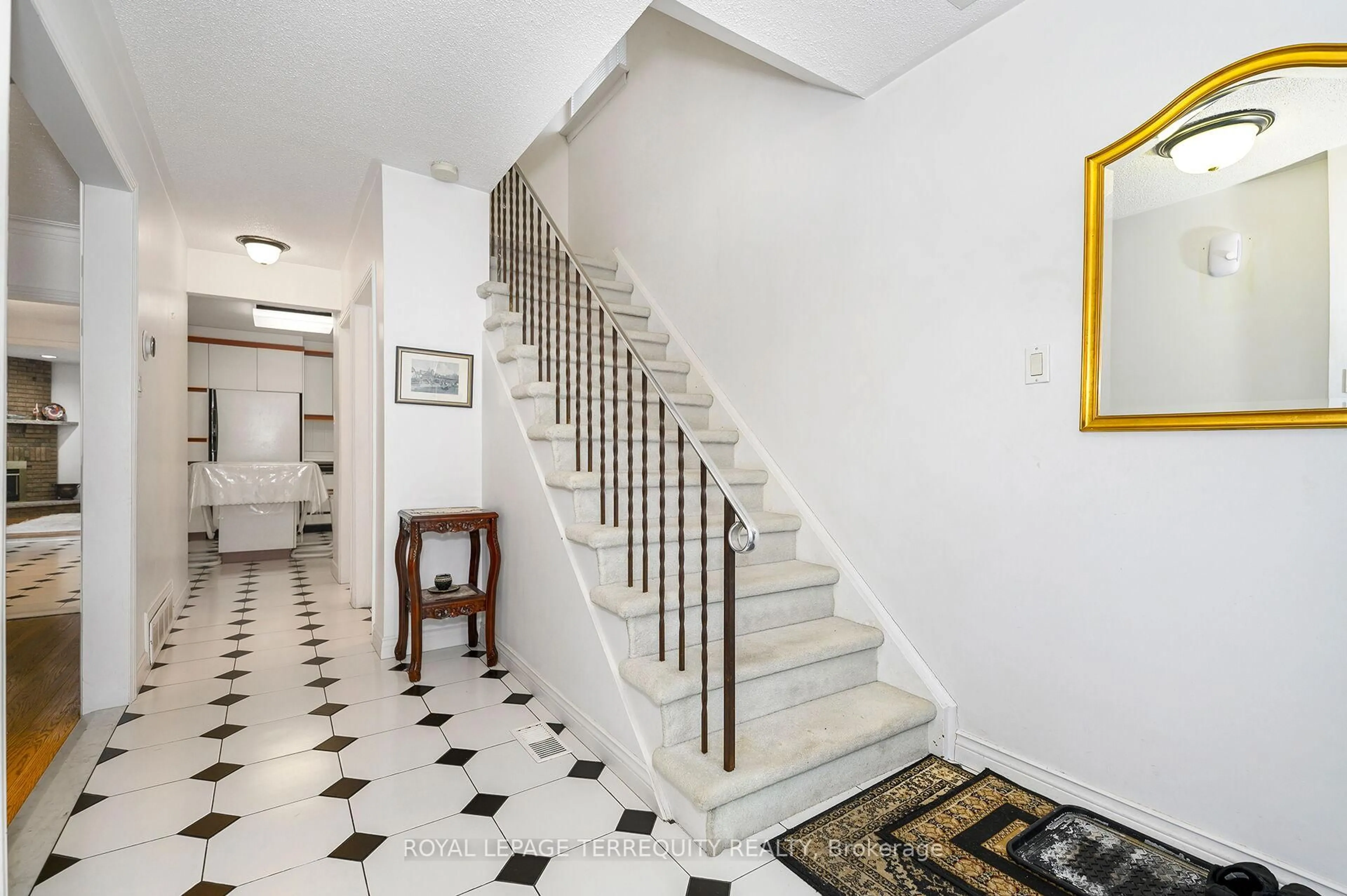 Indoor foyer for 27 Gotham Crt, Toronto Ontario M6M 2N9