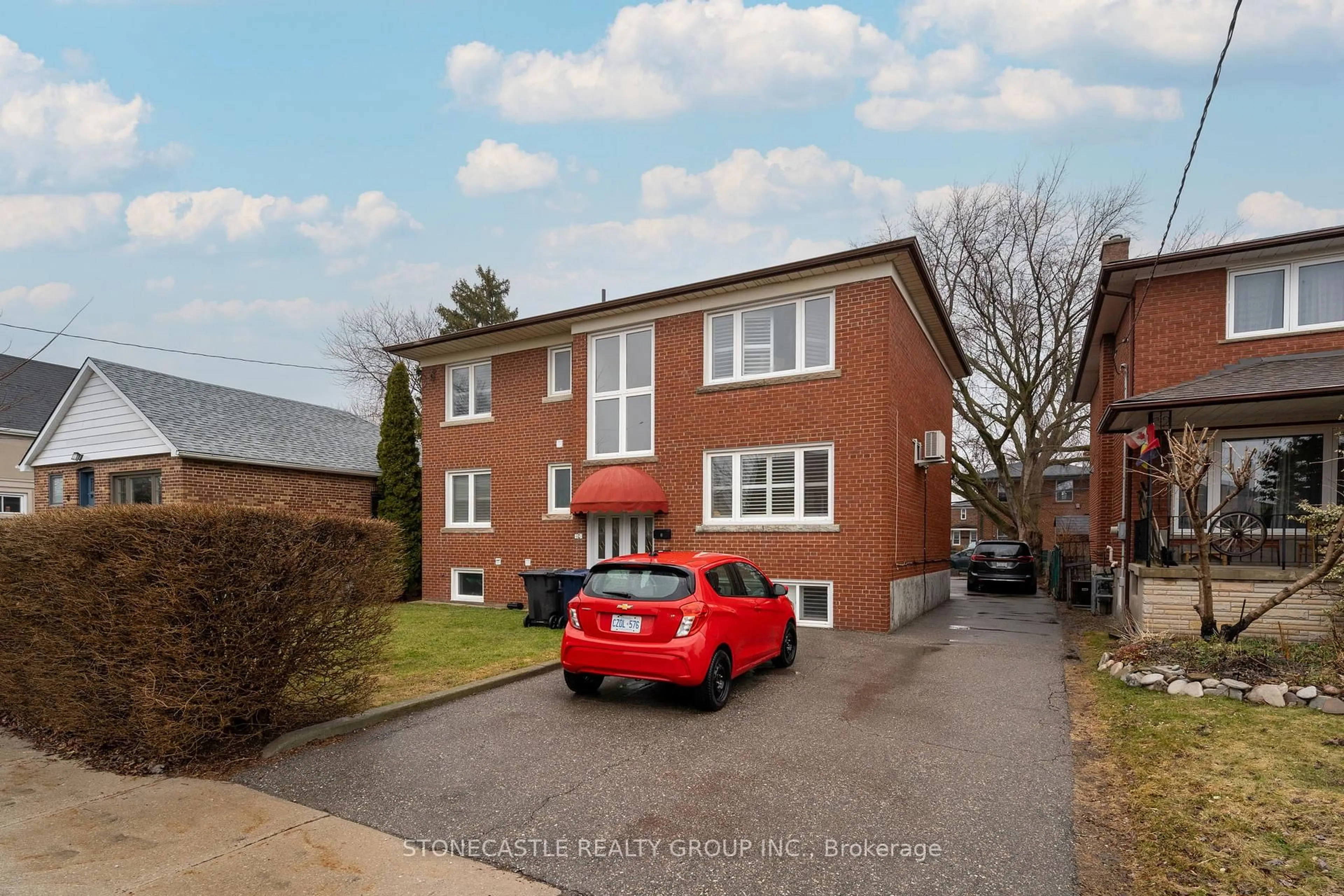 A pic from outside/outdoor area/front of a property/back of a property/a pic from drone, street for 10 Woodbury Rd, Toronto Ontario M8W 1X6