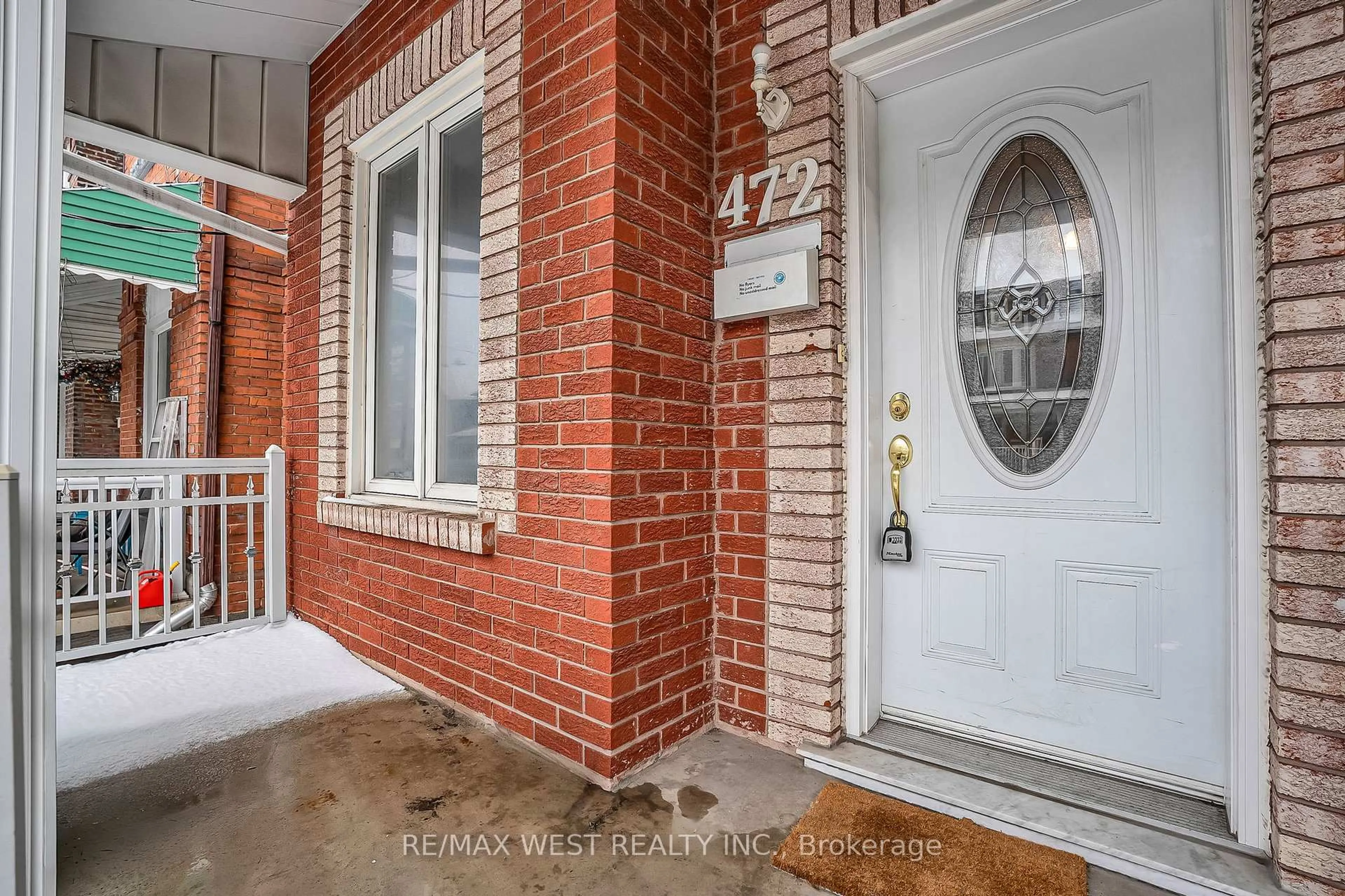 Indoor entryway for 472 Symington Ave, Toronto Ontario M6N 2W5
