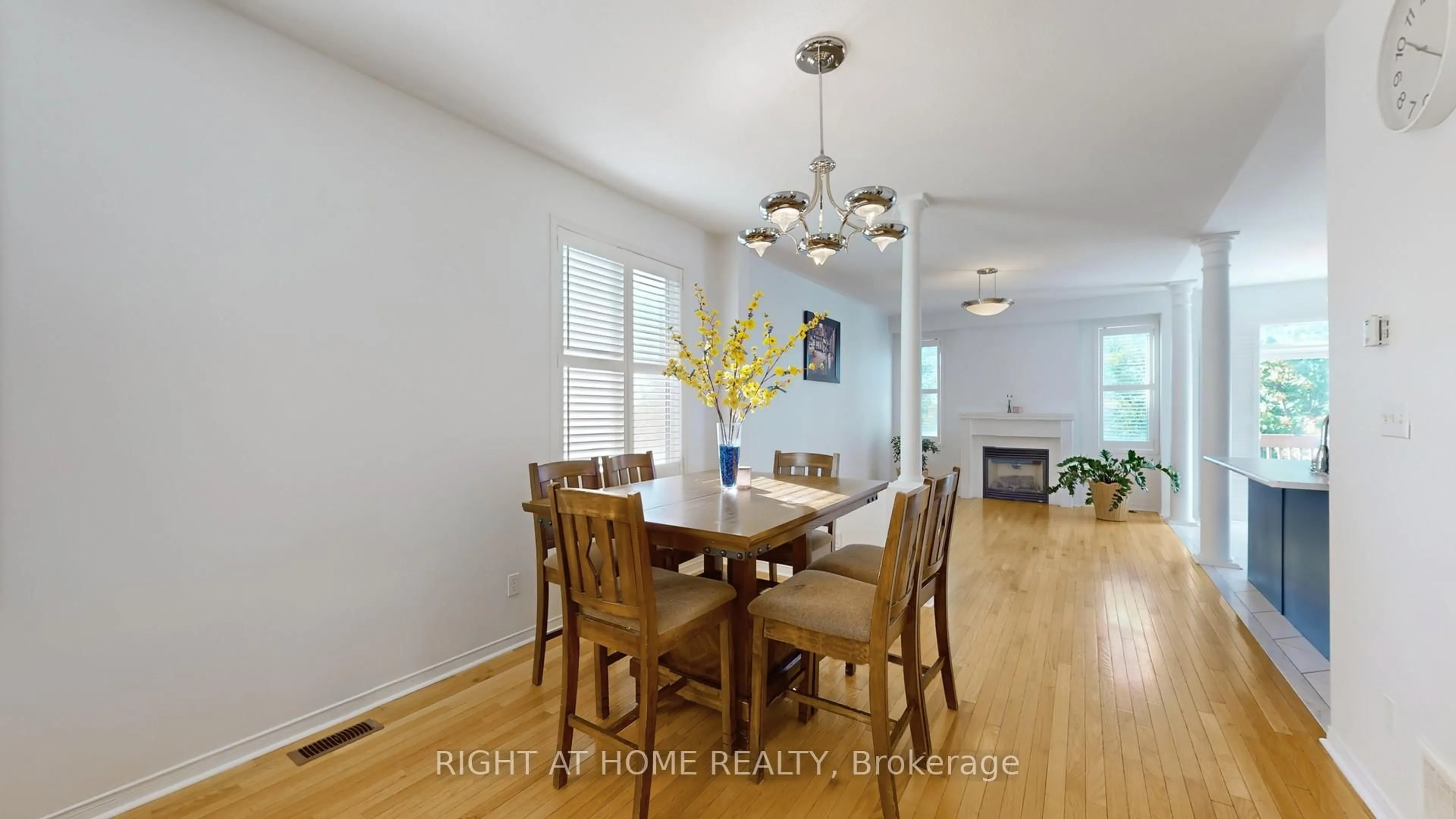 Dining room, wood/laminate floor for 33 Fred Young Dr, Toronto Ontario M3L 0A1