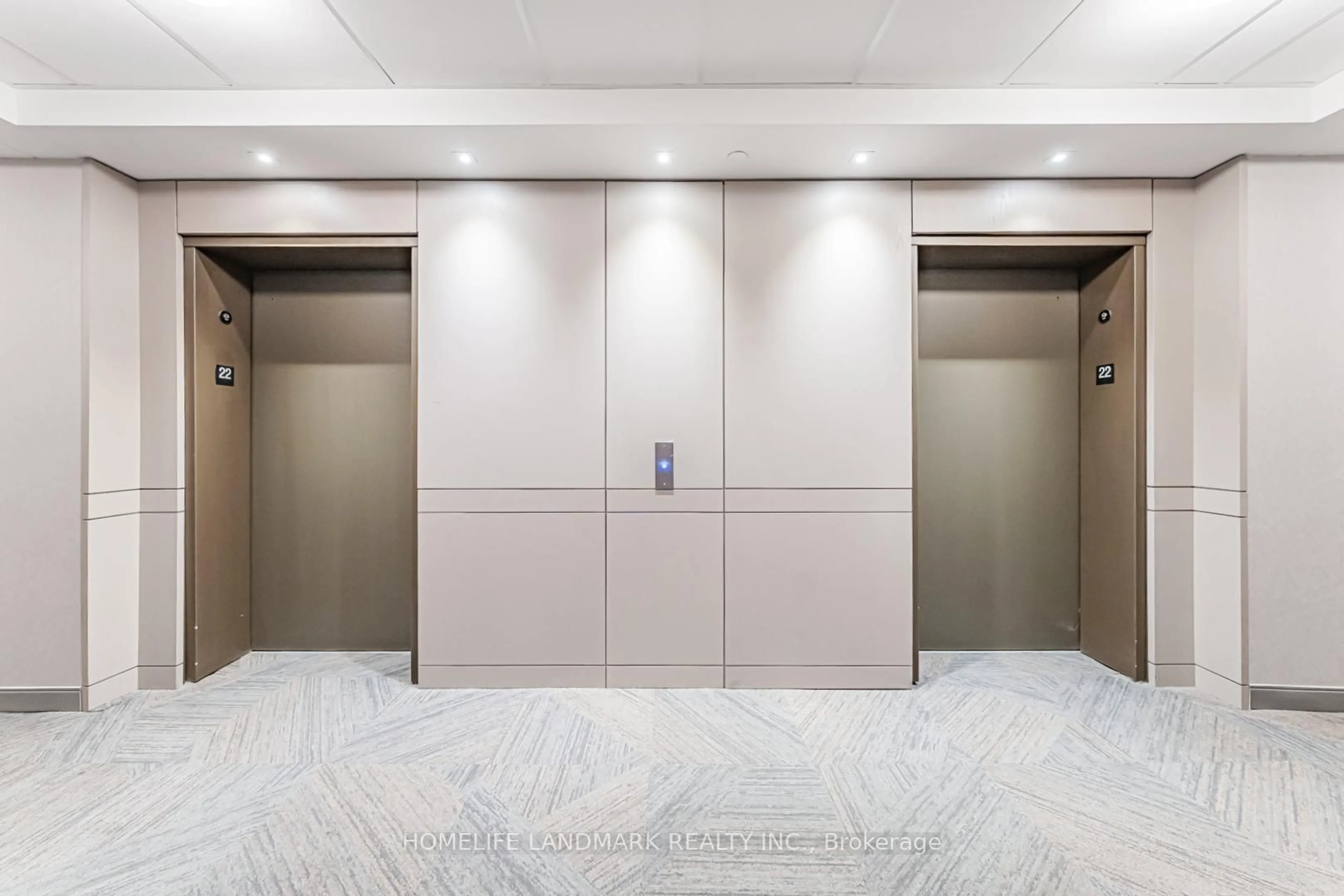 Indoor foyer for 4655 Metcalfe Ave #2202, Mississauga Ontario L5M 0Z7