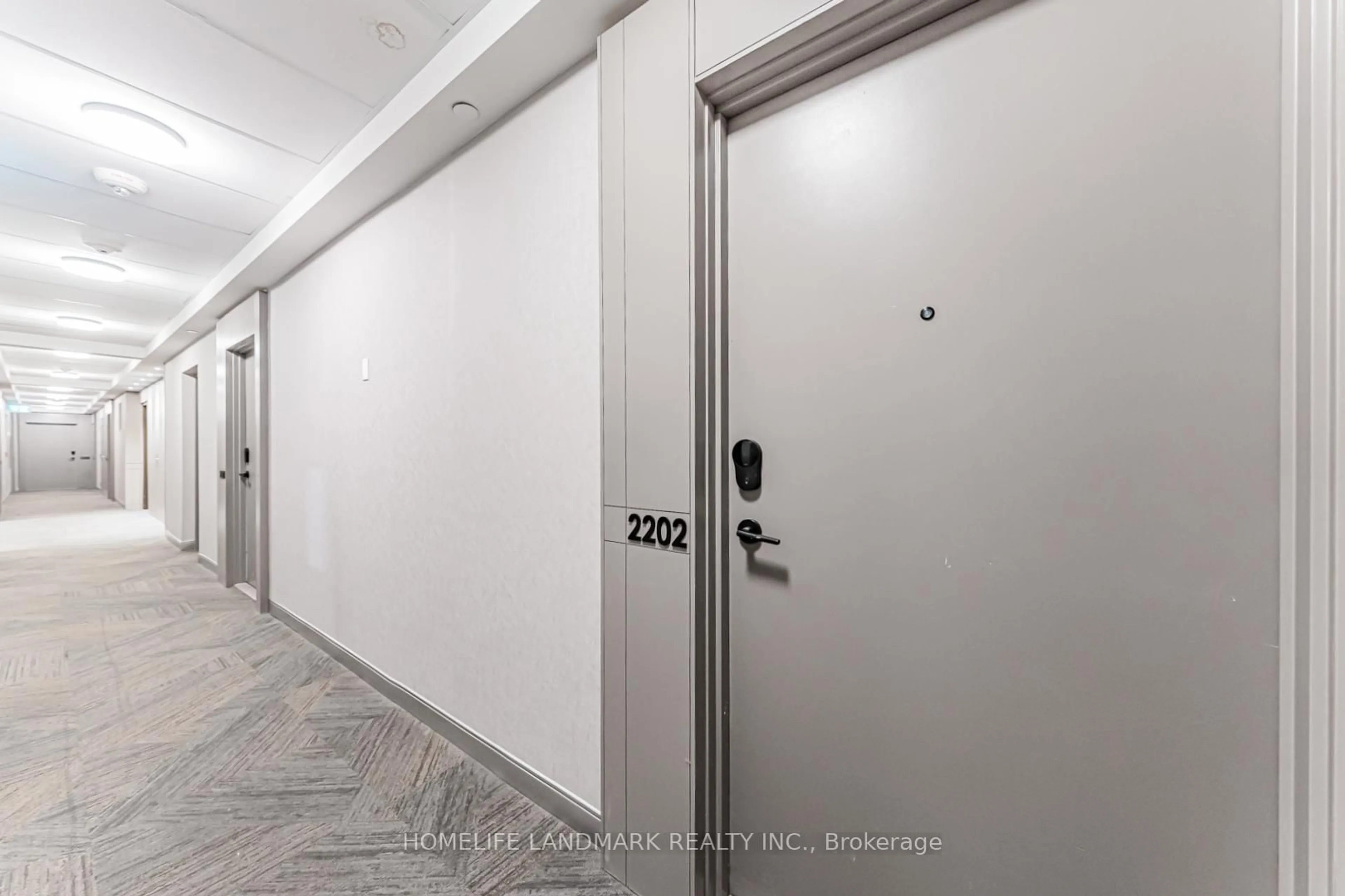 Indoor foyer for 4655 Metcalfe Ave #2202, Mississauga Ontario L5M 0Z7