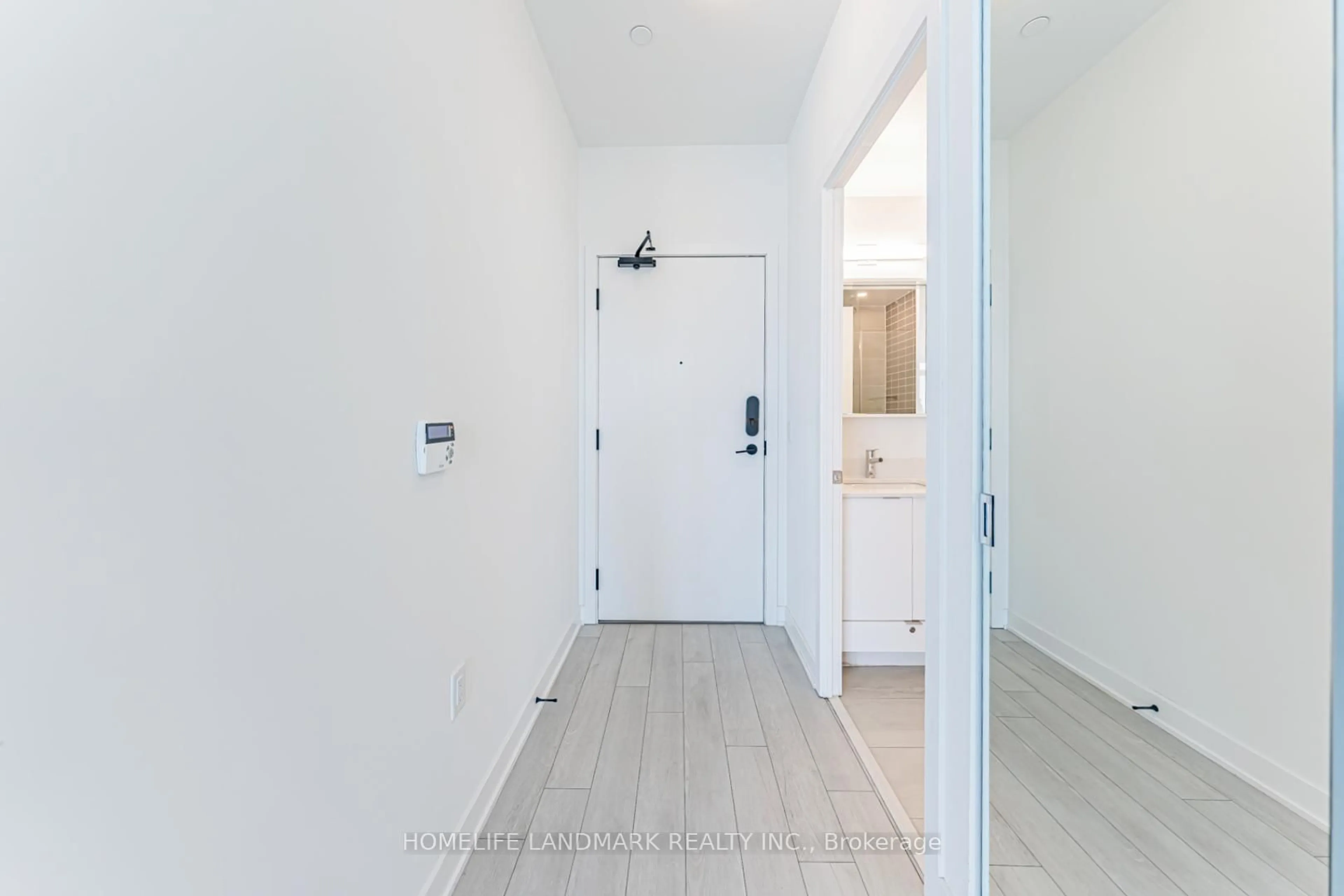 Indoor entryway for 4655 Metcalfe Ave #2202, Mississauga Ontario L5M 0Z7