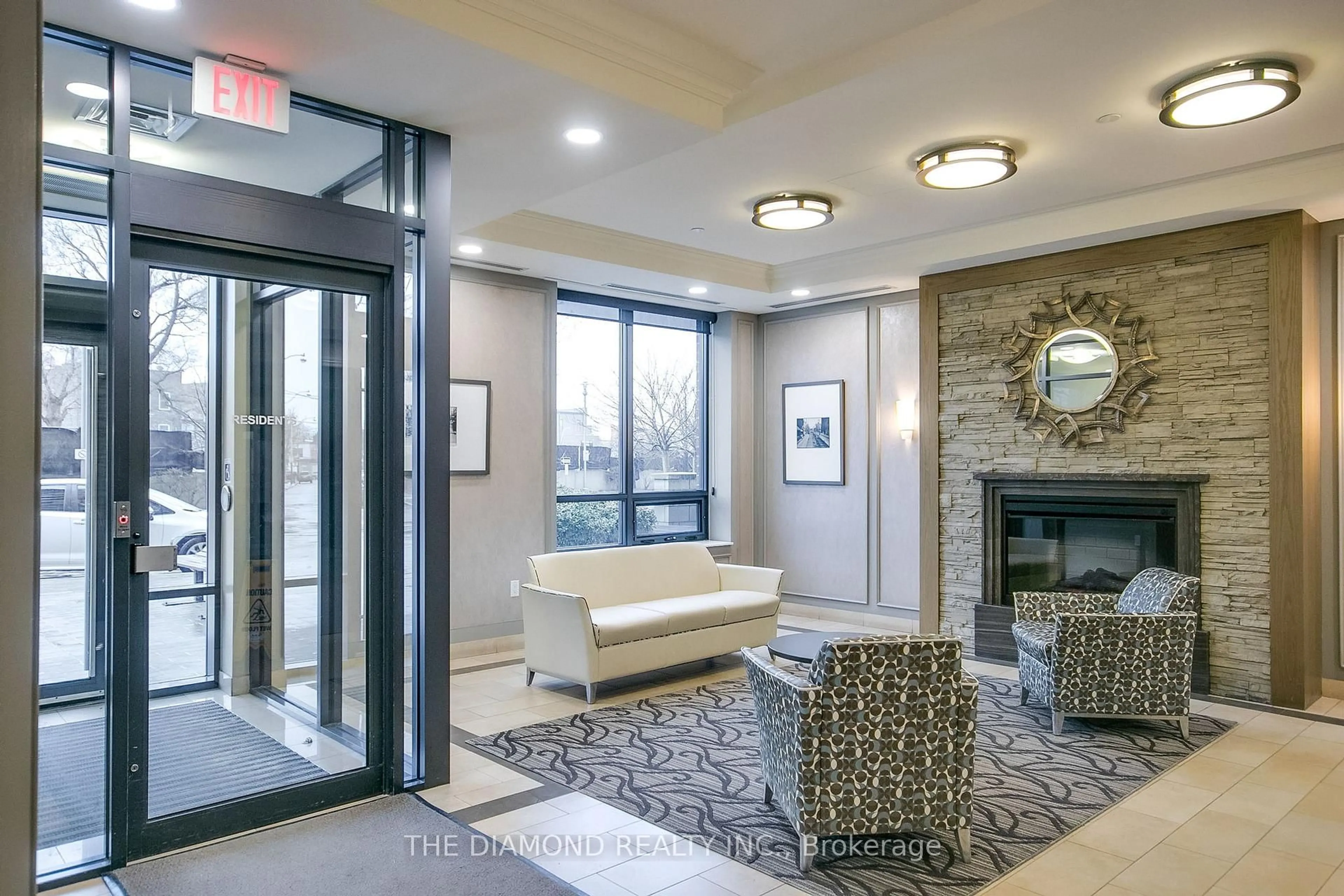 Indoor foyer for 61 Heintzman St #1501, Toronto Ontario M6P 5A2