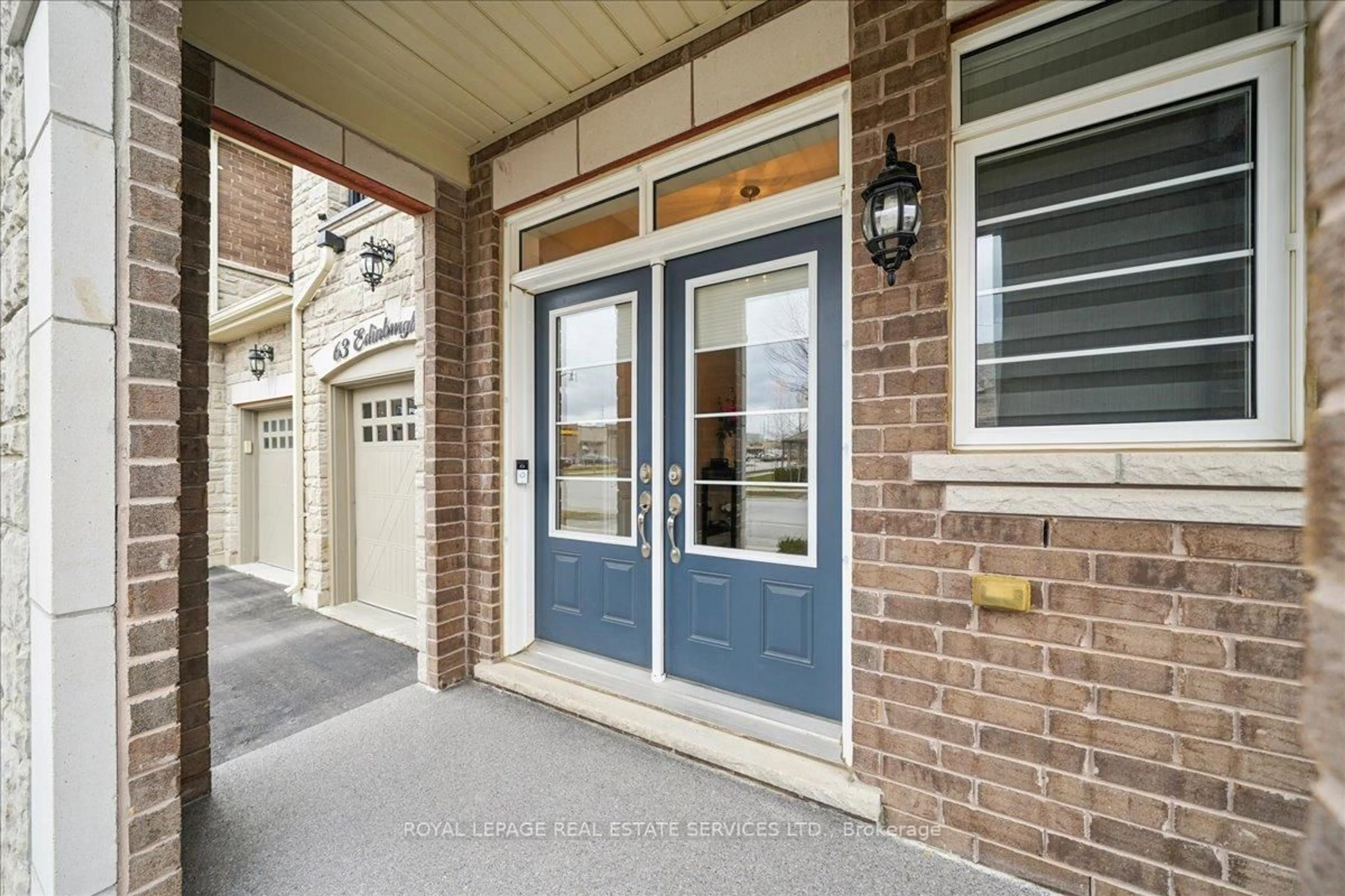 Indoor entryway for 63 Edinburgh Dr, Brampton Ontario L6Y 6A6