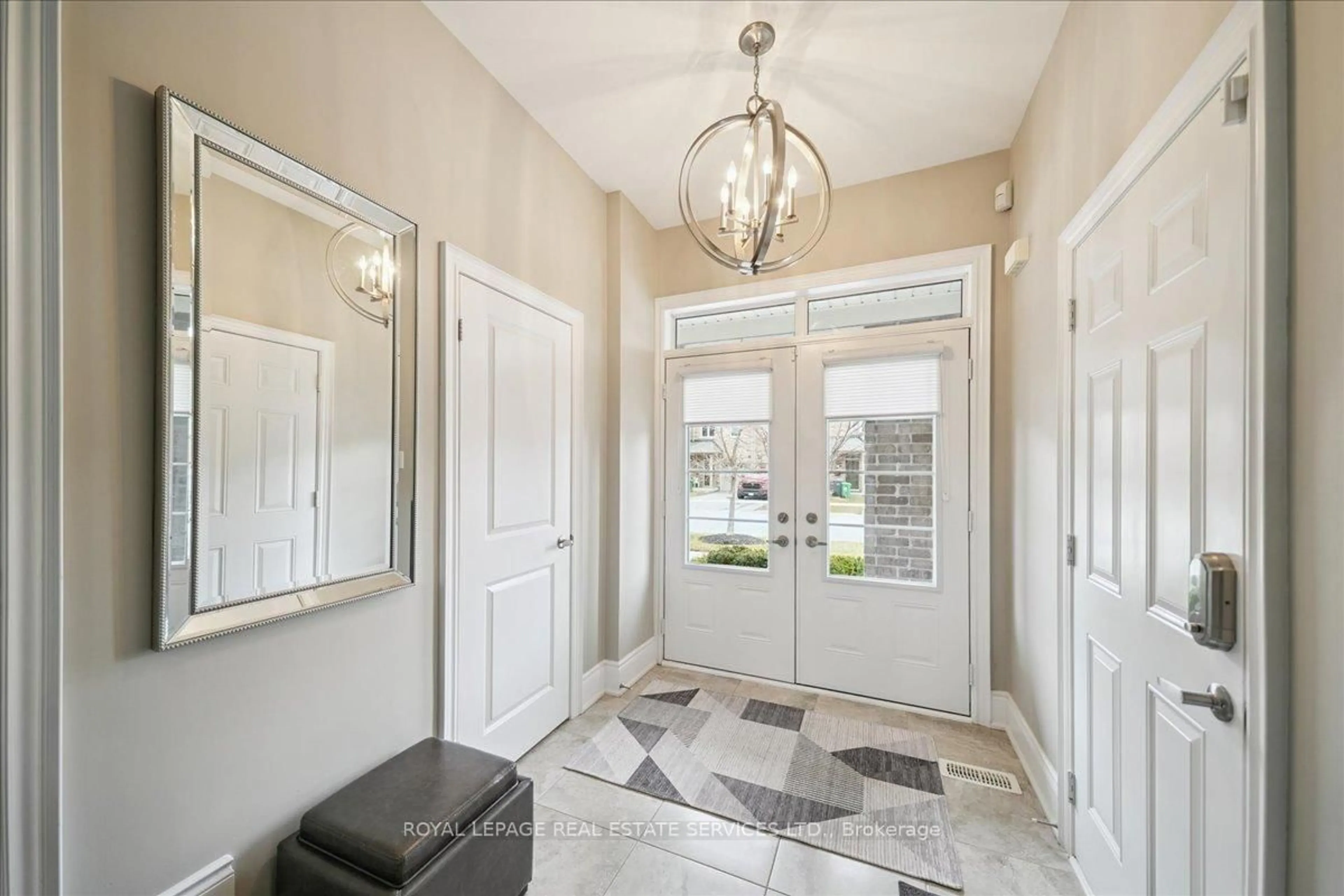 Indoor entryway for 63 Edinburgh Dr, Brampton Ontario L6Y 6A6