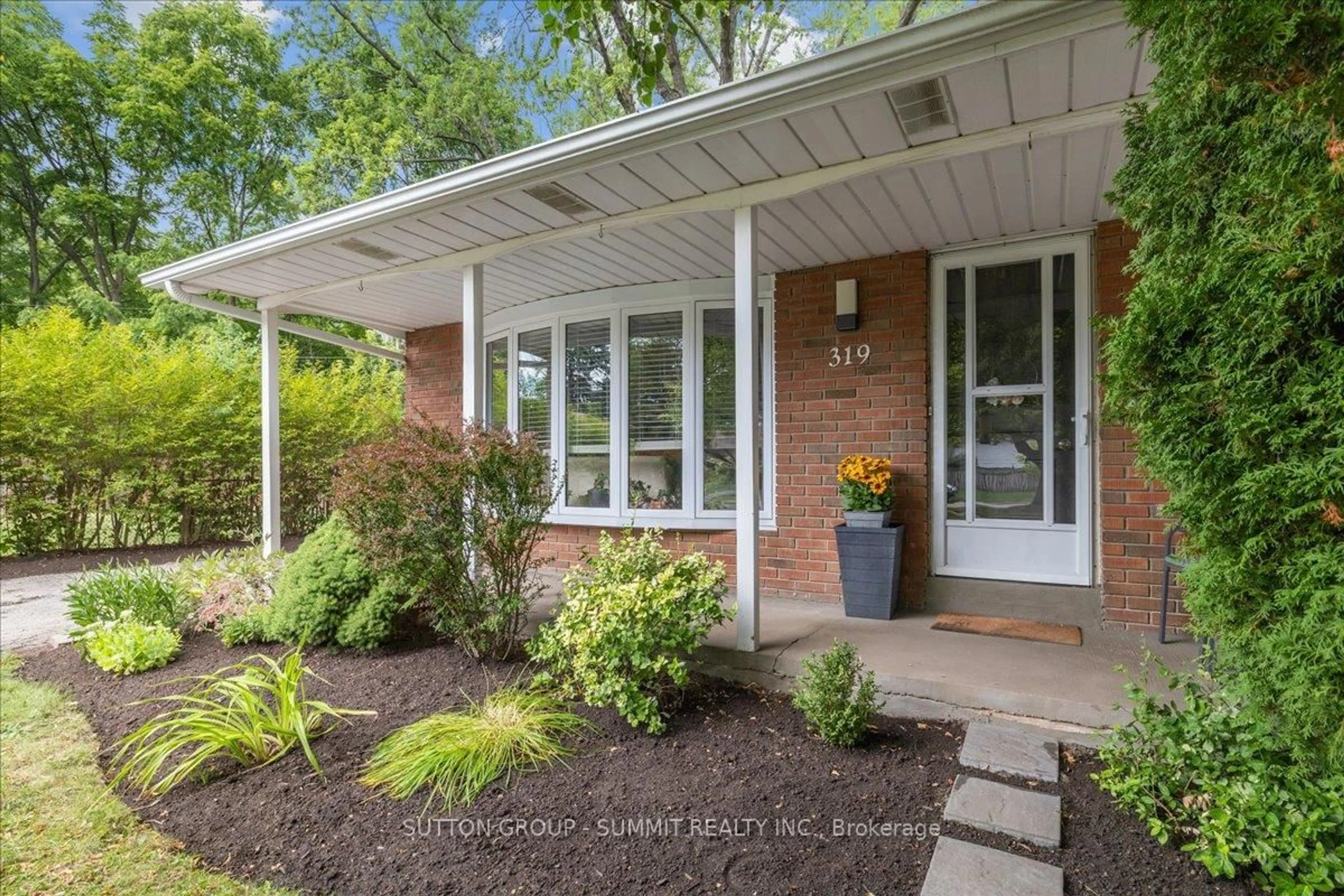 Home with brick exterior material, street for 319 Erindale Dr, Burlington Ontario L7L 4T3