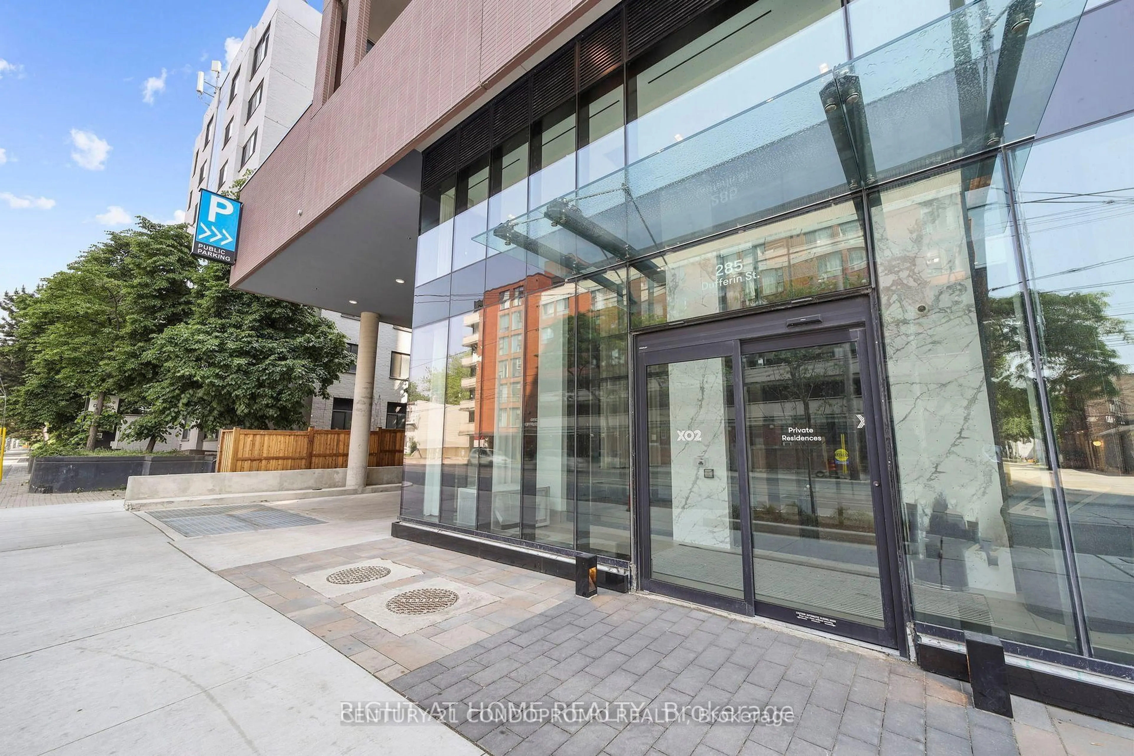 Indoor foyer for 285 Dufferin St #709, Toronto Ontario M6K 0J2