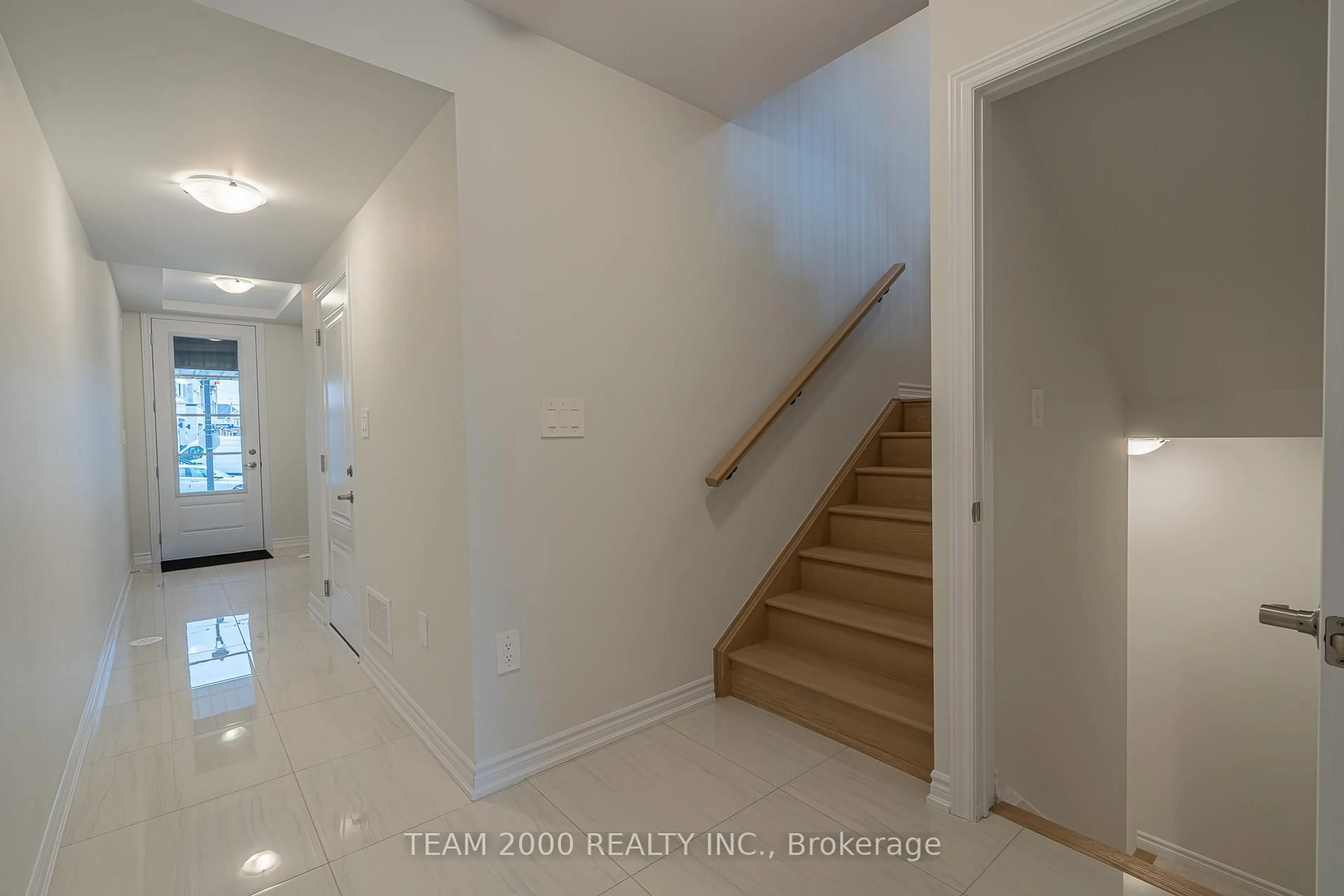 Unknown for 5915 Saigon Street Dr, Mississauga Ontario L5V 0E9