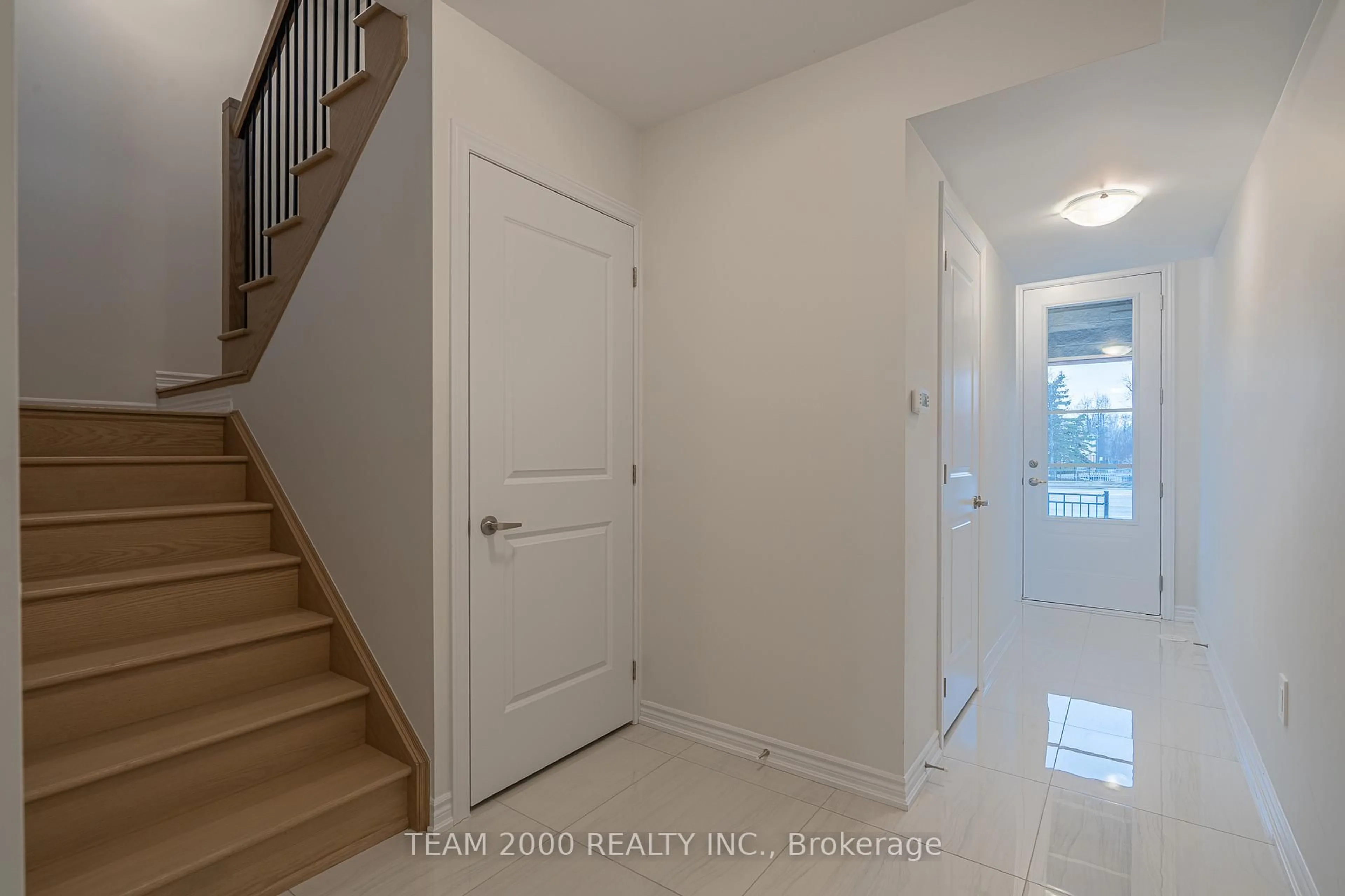 Indoor entryway for 5915 Saigon Street Dr, Mississauga Ontario L5V 0E9