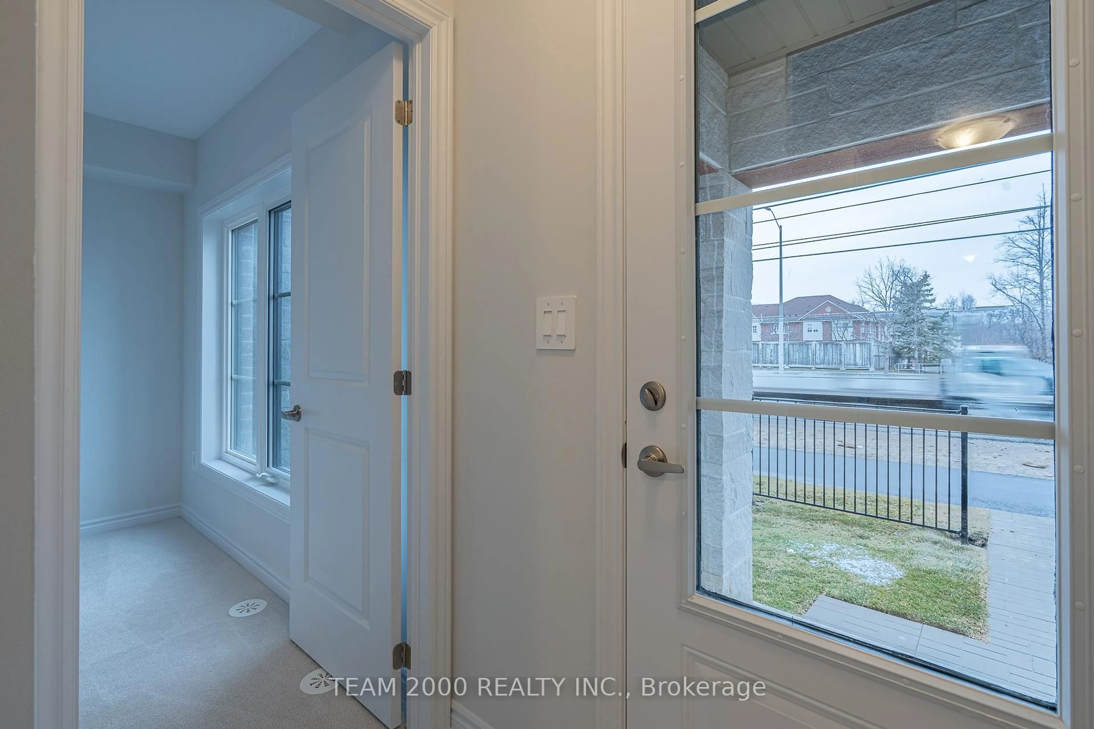 Indoor entryway for 5915 Saigon Street Dr, Mississauga Ontario L5V 0E9