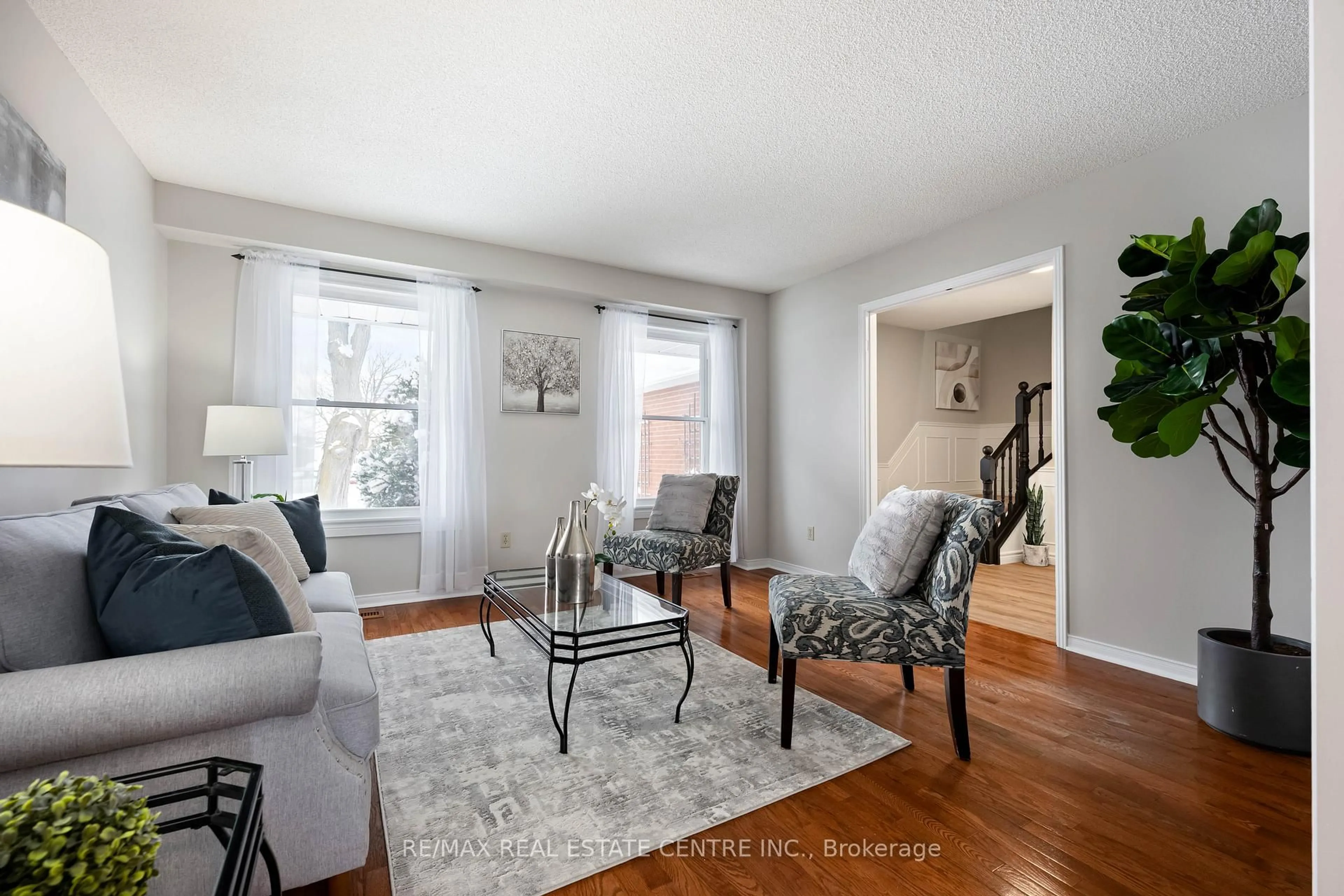Living room with furniture, unknown for 8 Passmore Ave, Orangeville Ontario L9W 4E2