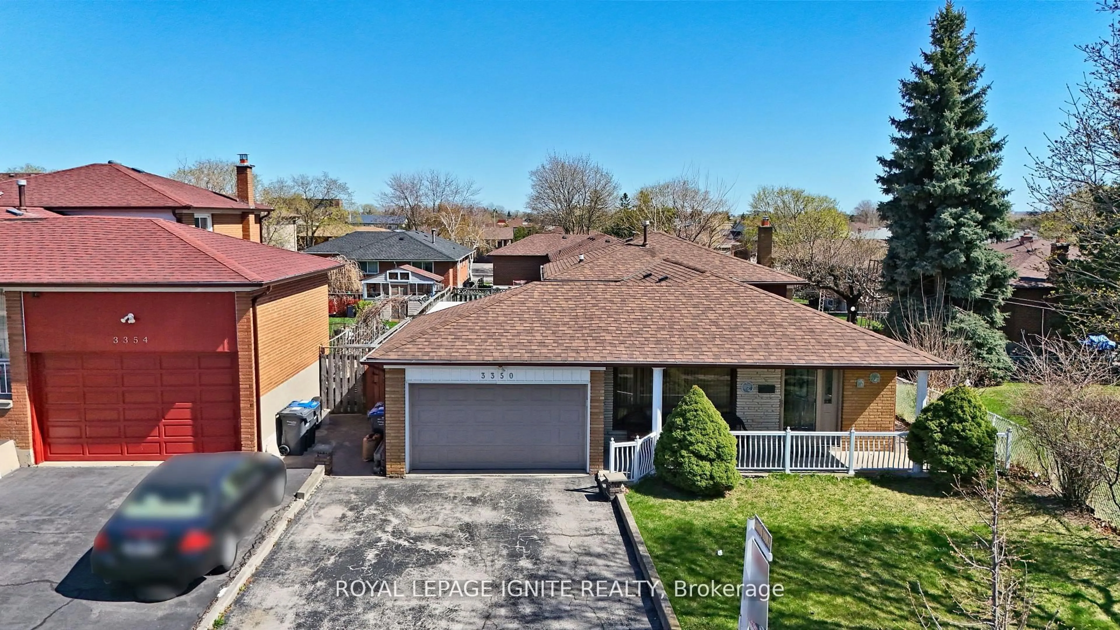 A pic from outside/outdoor area/front of a property/back of a property/a pic from drone, street for 3350 Lehigh Cres, Mississauga Ontario L4T 1W8