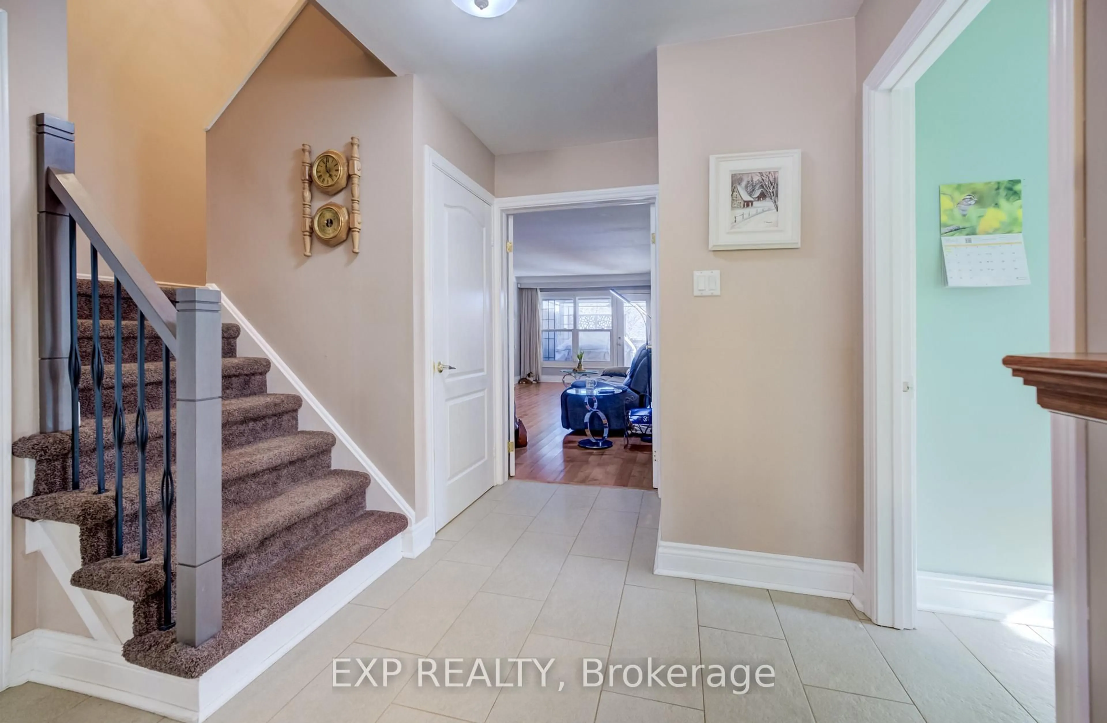 Indoor entryway for 2593 Barcella Cres, Mississauga Ontario L5K 1E5