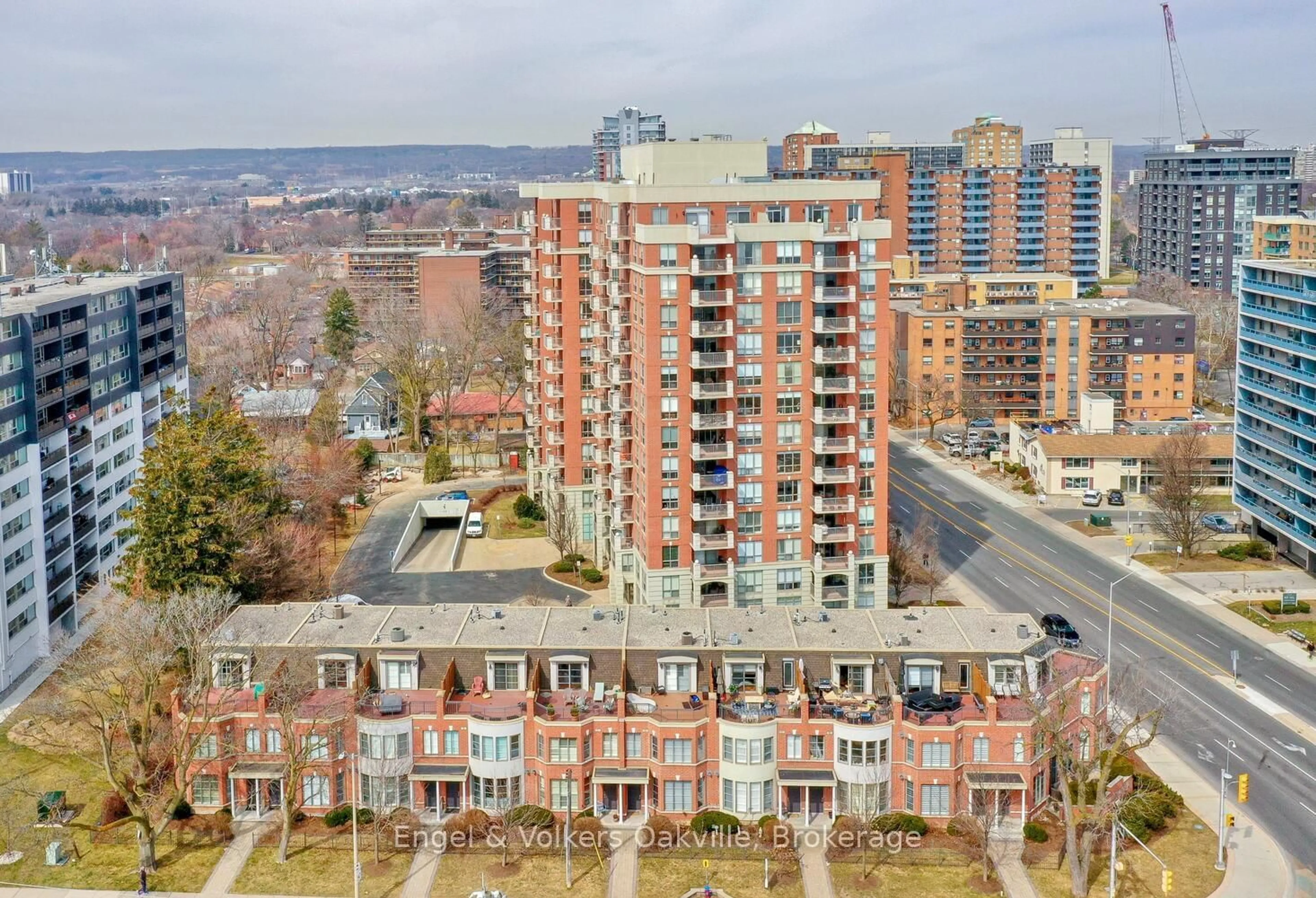 A pic from outside/outdoor area/front of a property/back of a property/a pic from drone, city buildings view from balcony for 442 Maple Ave #1402, Burlington Ontario L7S 2L7