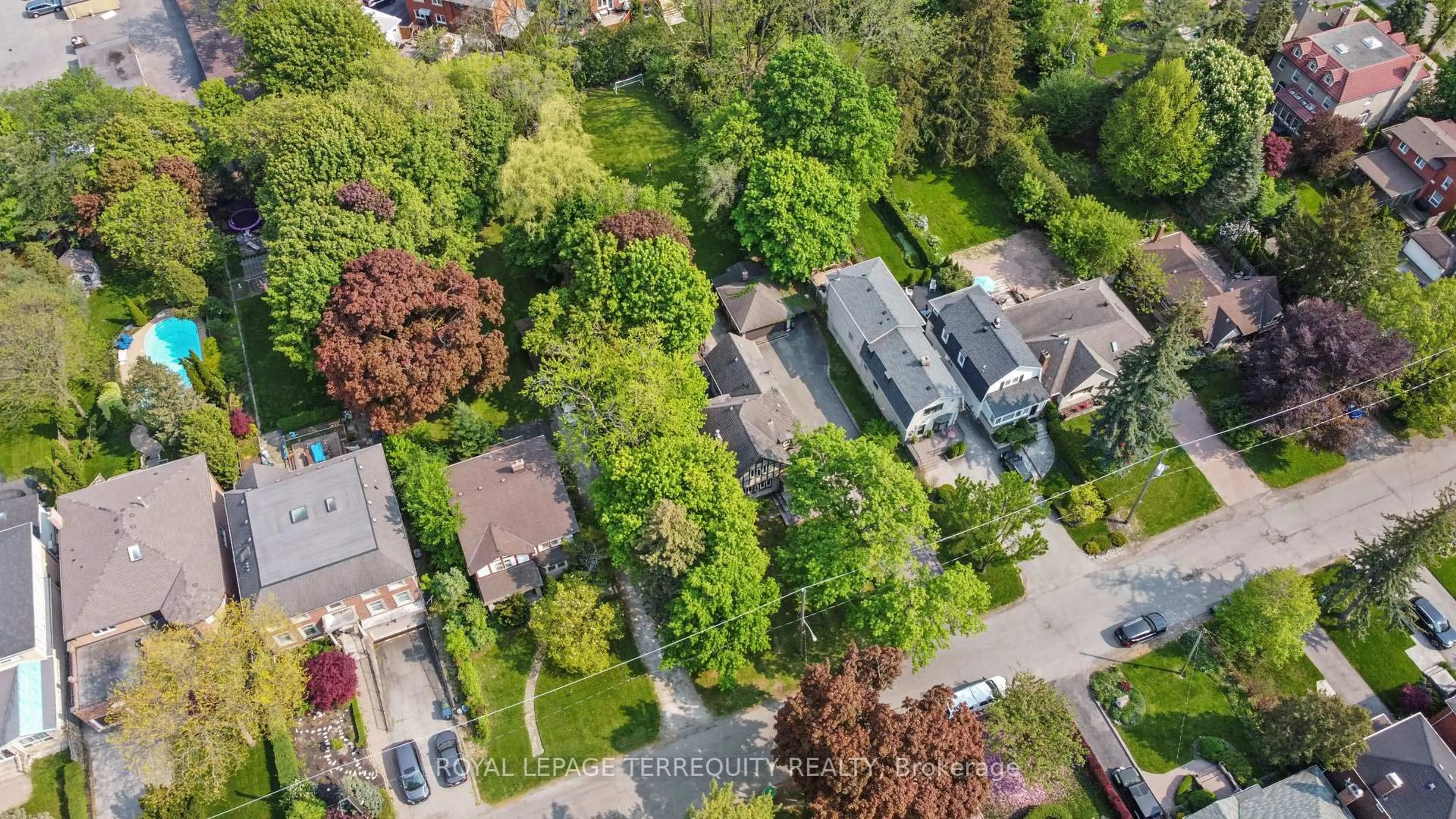 A pic from outside/outdoor area/front of a property/back of a property/a pic from drone, street for 65 Burnhamthorpe Cres, Toronto Ontario M9A 1G6