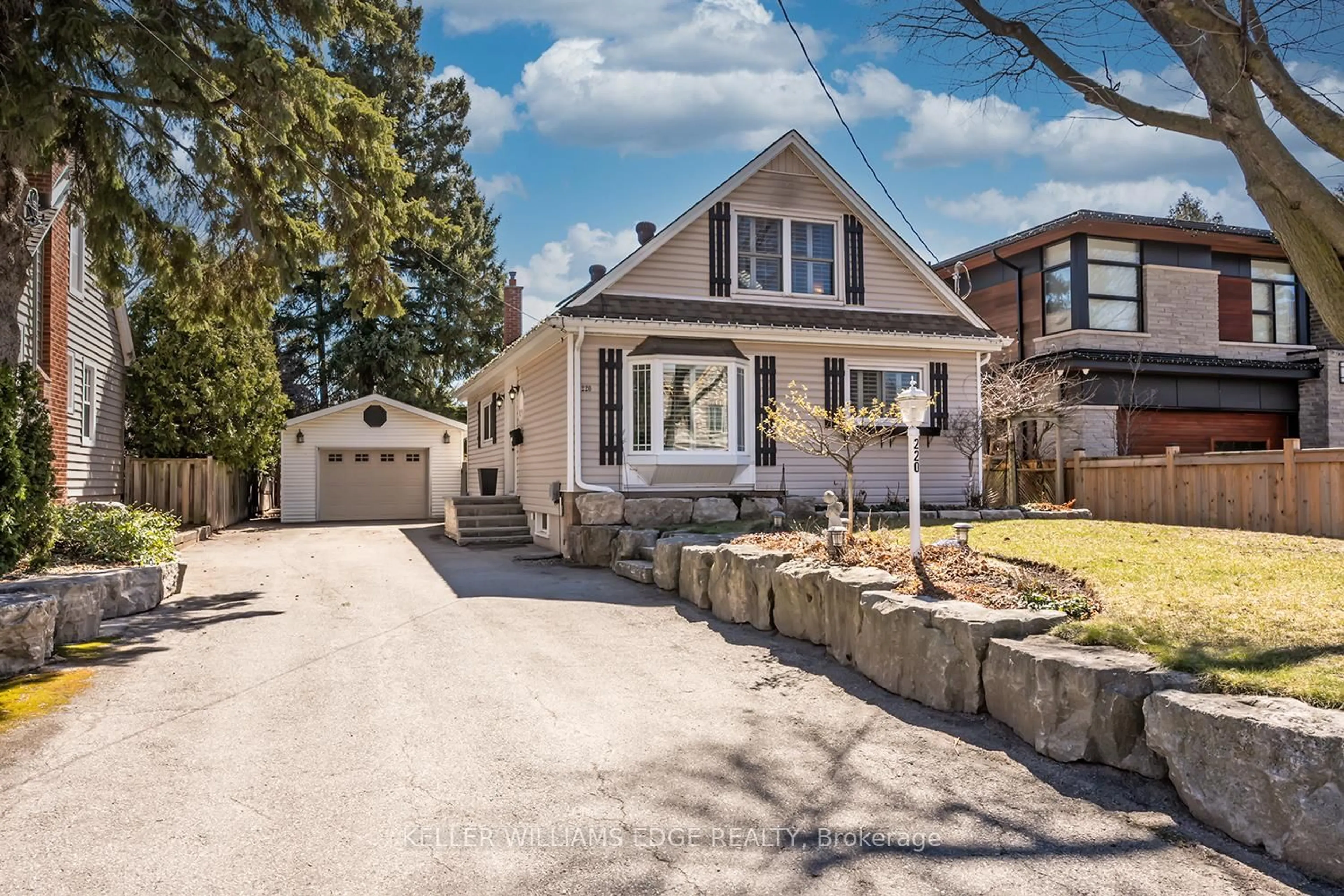 Unknown for 220 Townsend Ave, Burlington Ontario L7T 1Z4