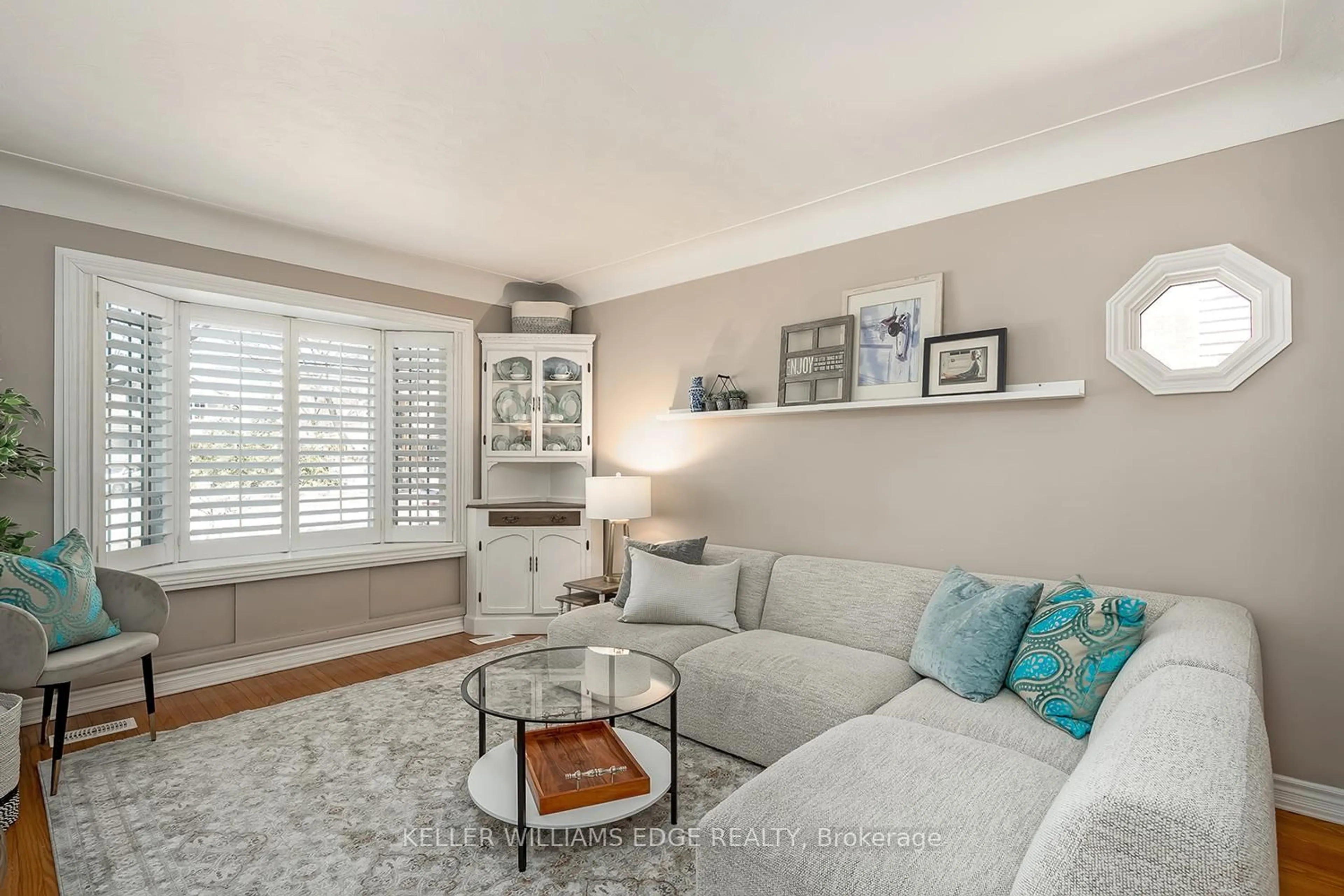 Living room with furniture, unknown for 220 Townsend Ave, Burlington Ontario L7T 1Z4