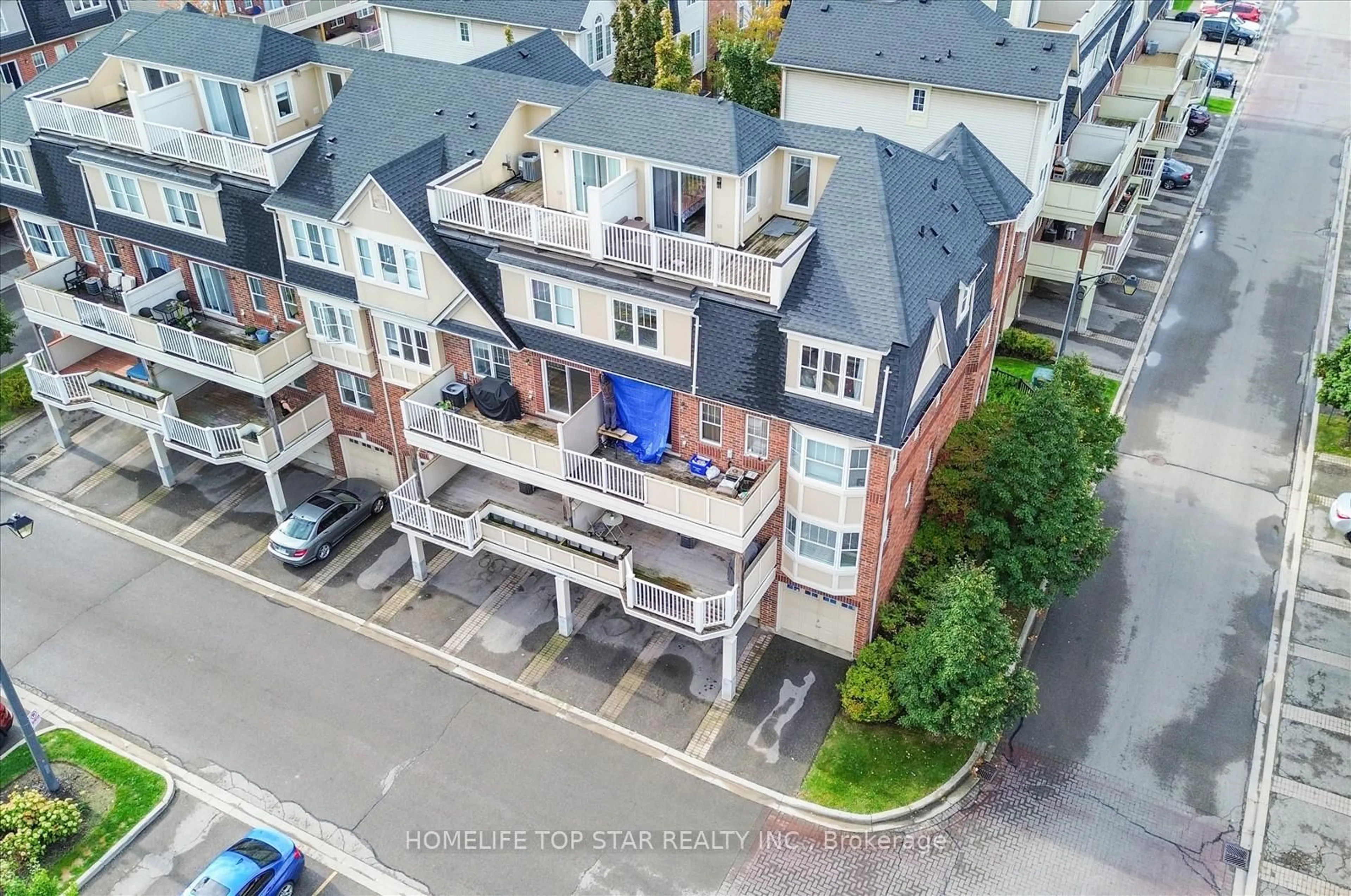 A pic from outside/outdoor area/front of a property/back of a property/a pic from drone, city buildings view from balcony for 710 Neighbourhood Circ #6, Mississauga Ontario L5B 0B4