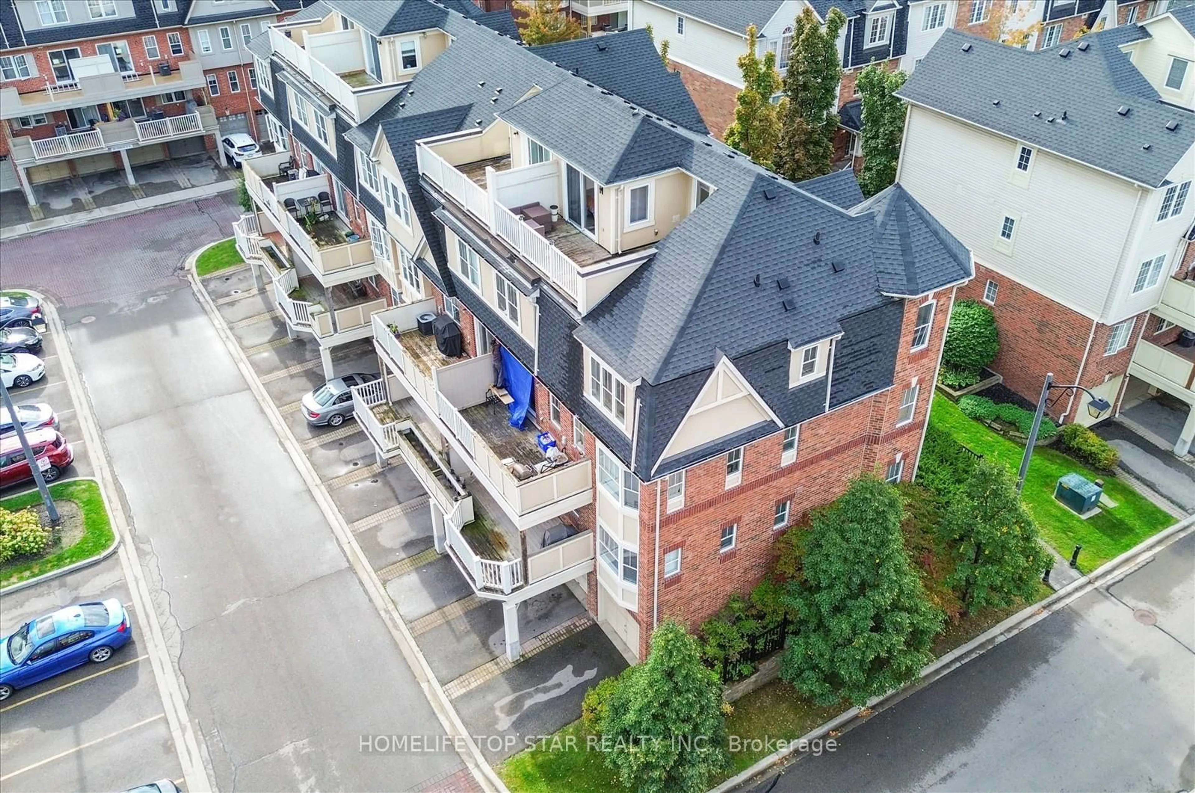 A pic from outside/outdoor area/front of a property/back of a property/a pic from drone, city buildings view from balcony for 710 Neighbourhood Circ #6, Mississauga Ontario L5B 0B4
