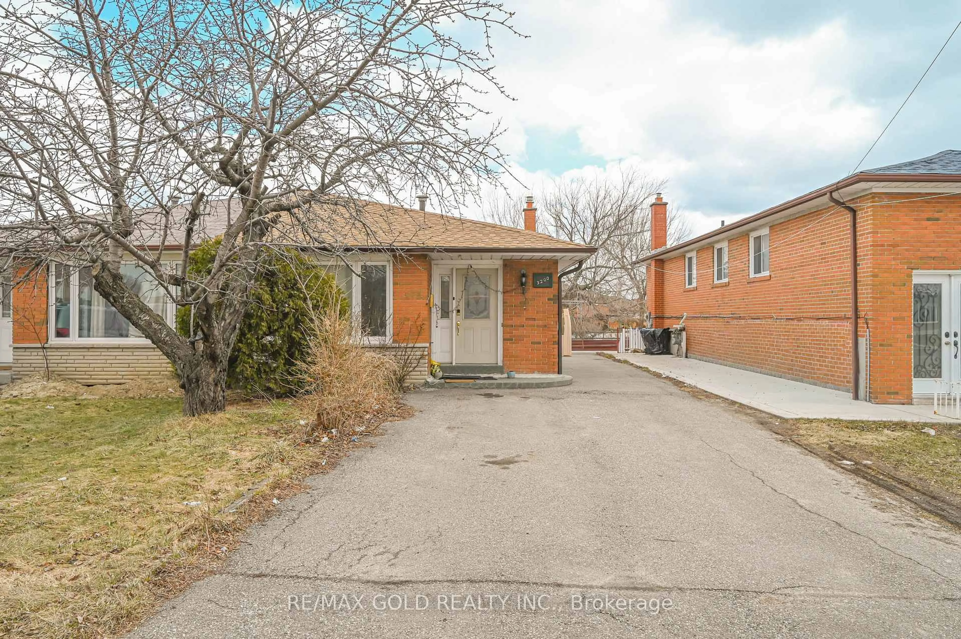 Unknown for 3200 Morning Star Dr, Mississauga Ontario L4T 1X5