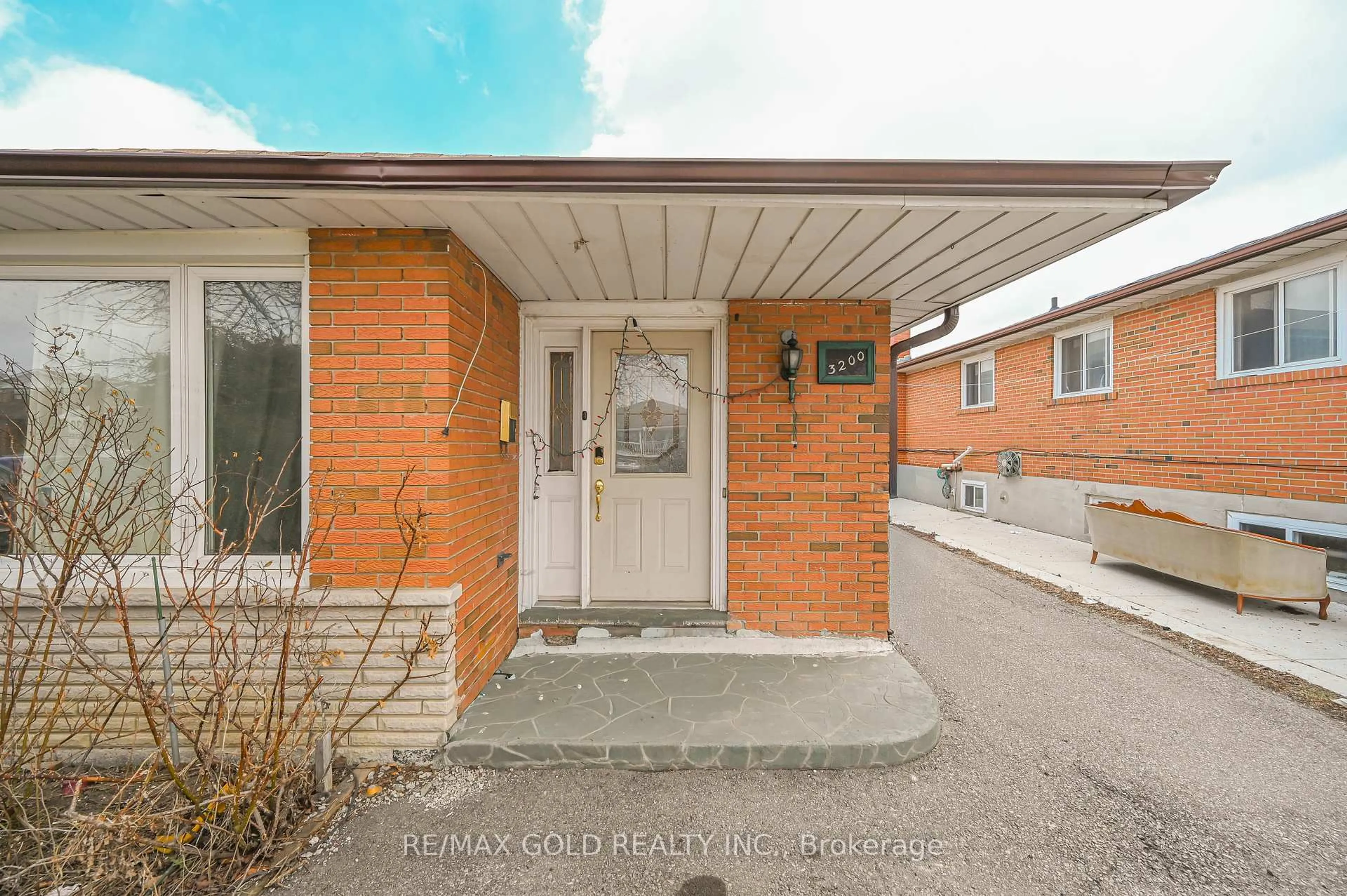 Unknown for 3200 Morning Star Dr, Mississauga Ontario L4T 1X5