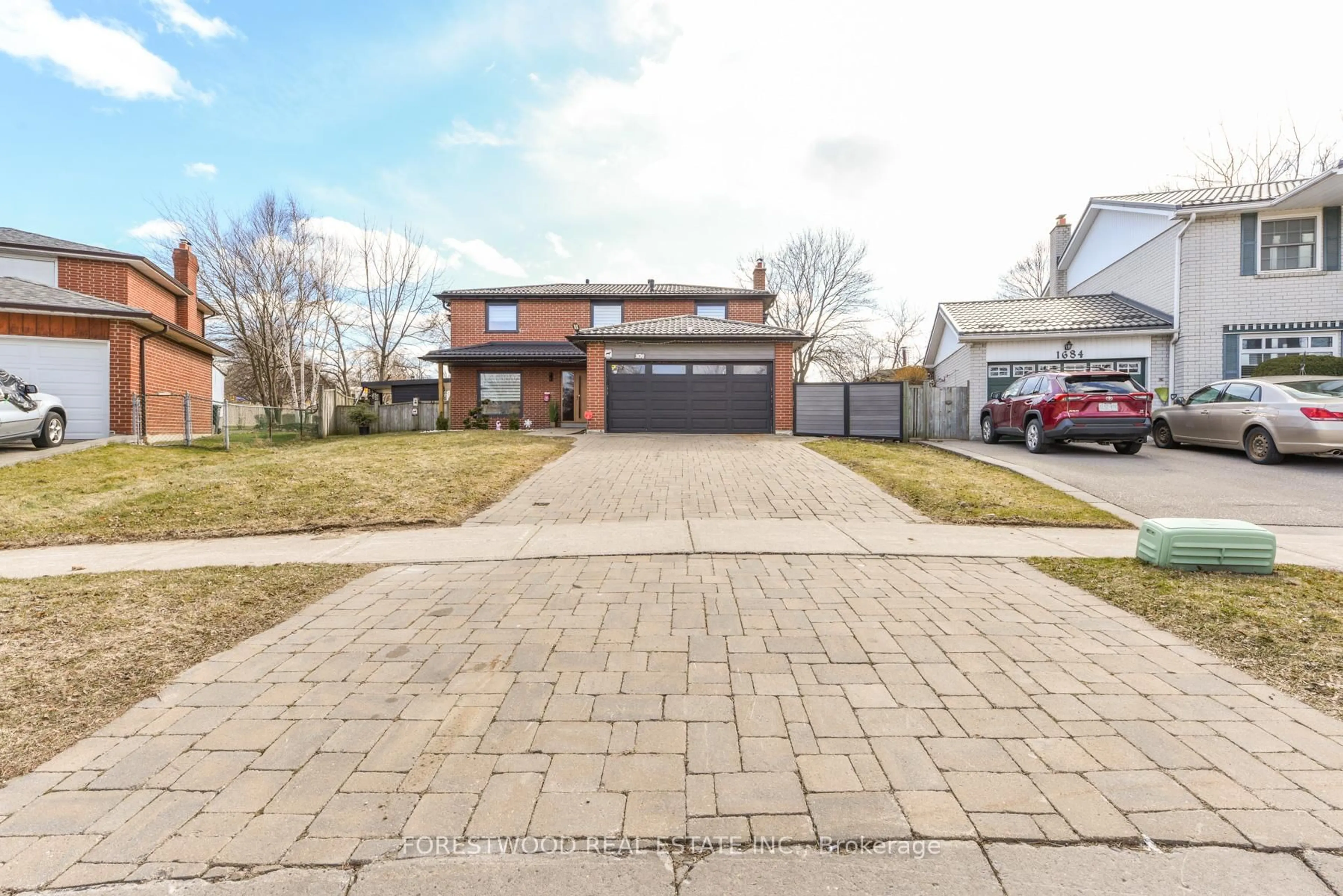 A pic from outside/outdoor area/front of a property/back of a property/a pic from drone, street for 1690 Saltdene Terr, Mississauga Ontario L4W 2E4