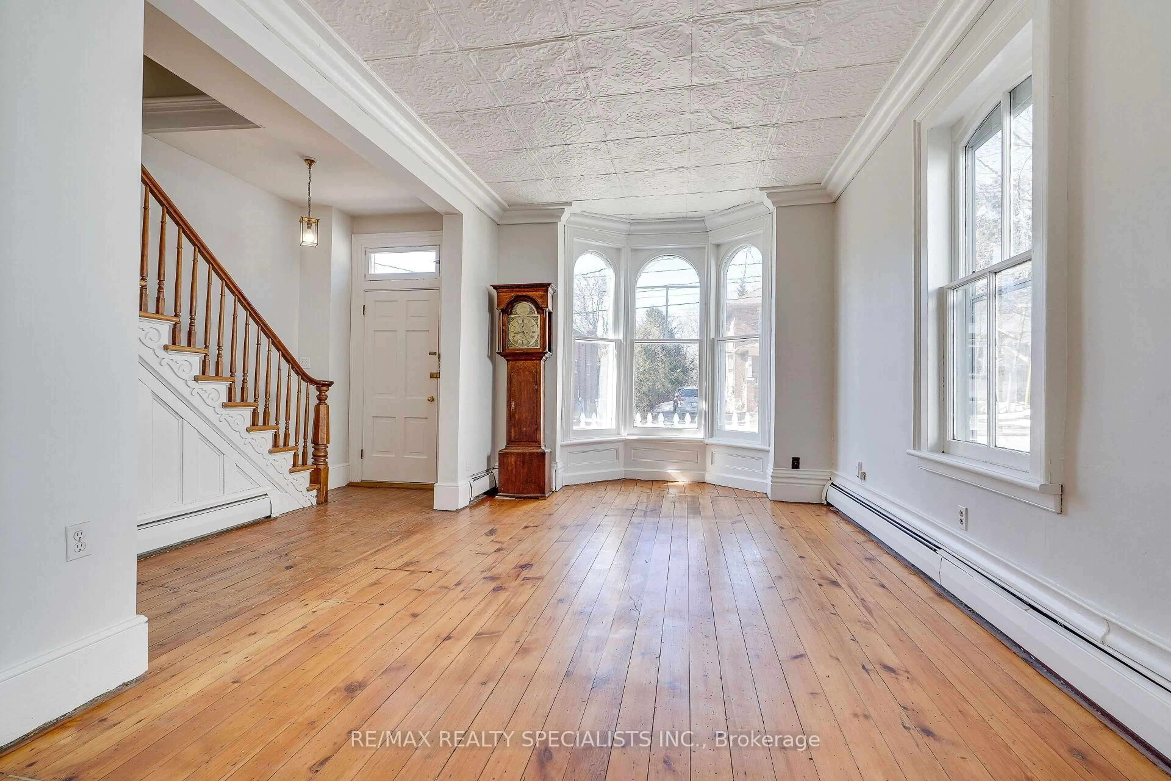 Indoor foyer for 63 Mill St, Orangeville Ontario L9W 2M6