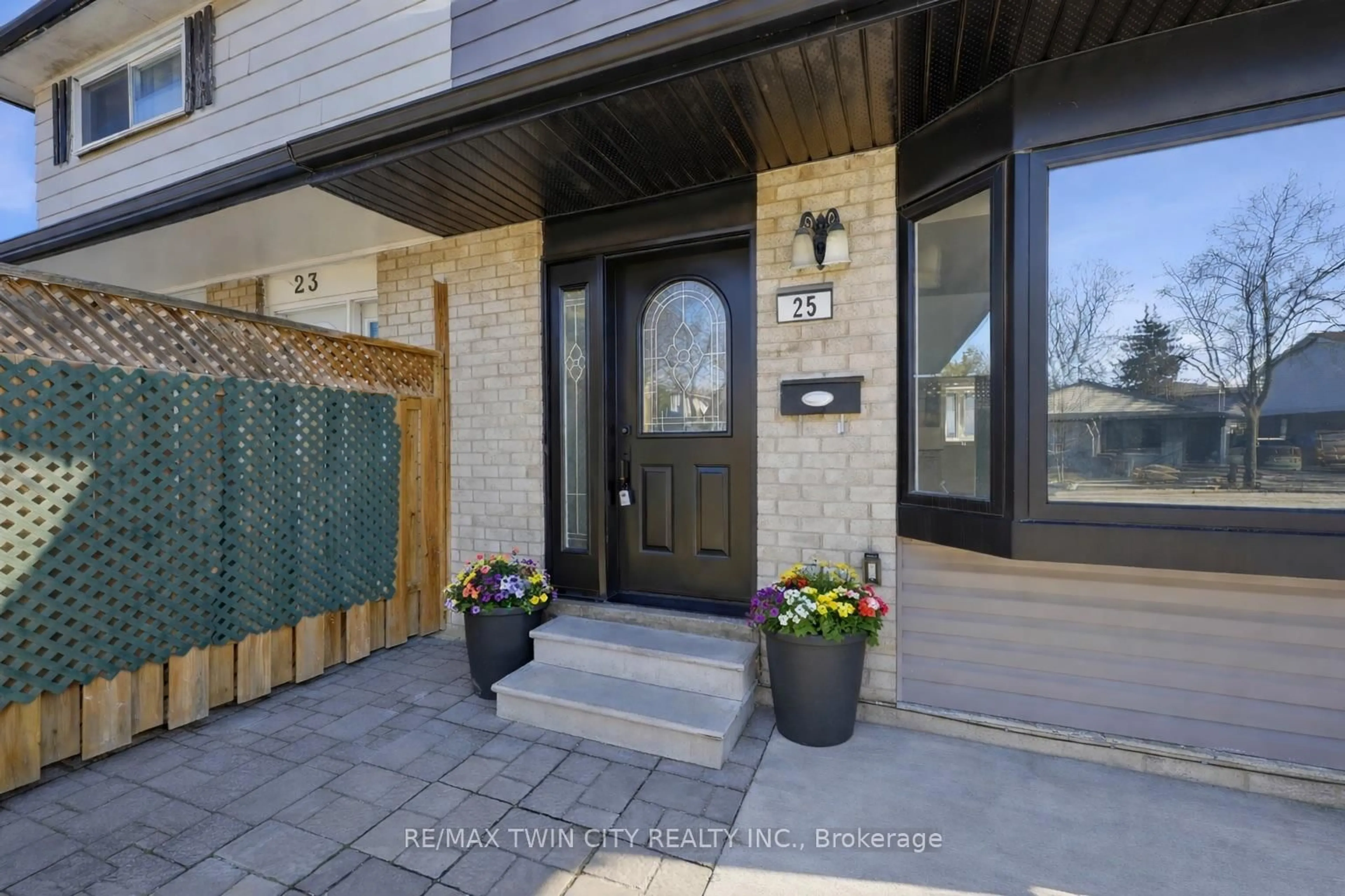 Indoor entryway for 25 Seaborn Rd, Brampton Ontario L6V 2B8
