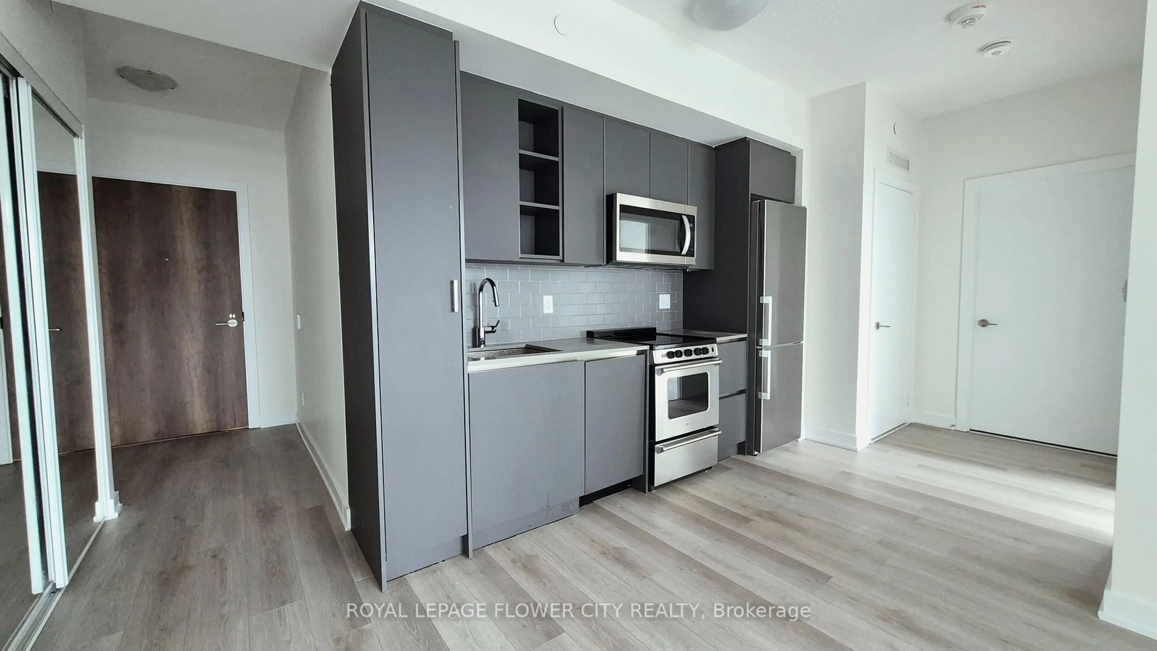 Standard kitchen, wood/laminate floor for 251 Manitoba St #432, Toronto Ontario M8Y 0C7