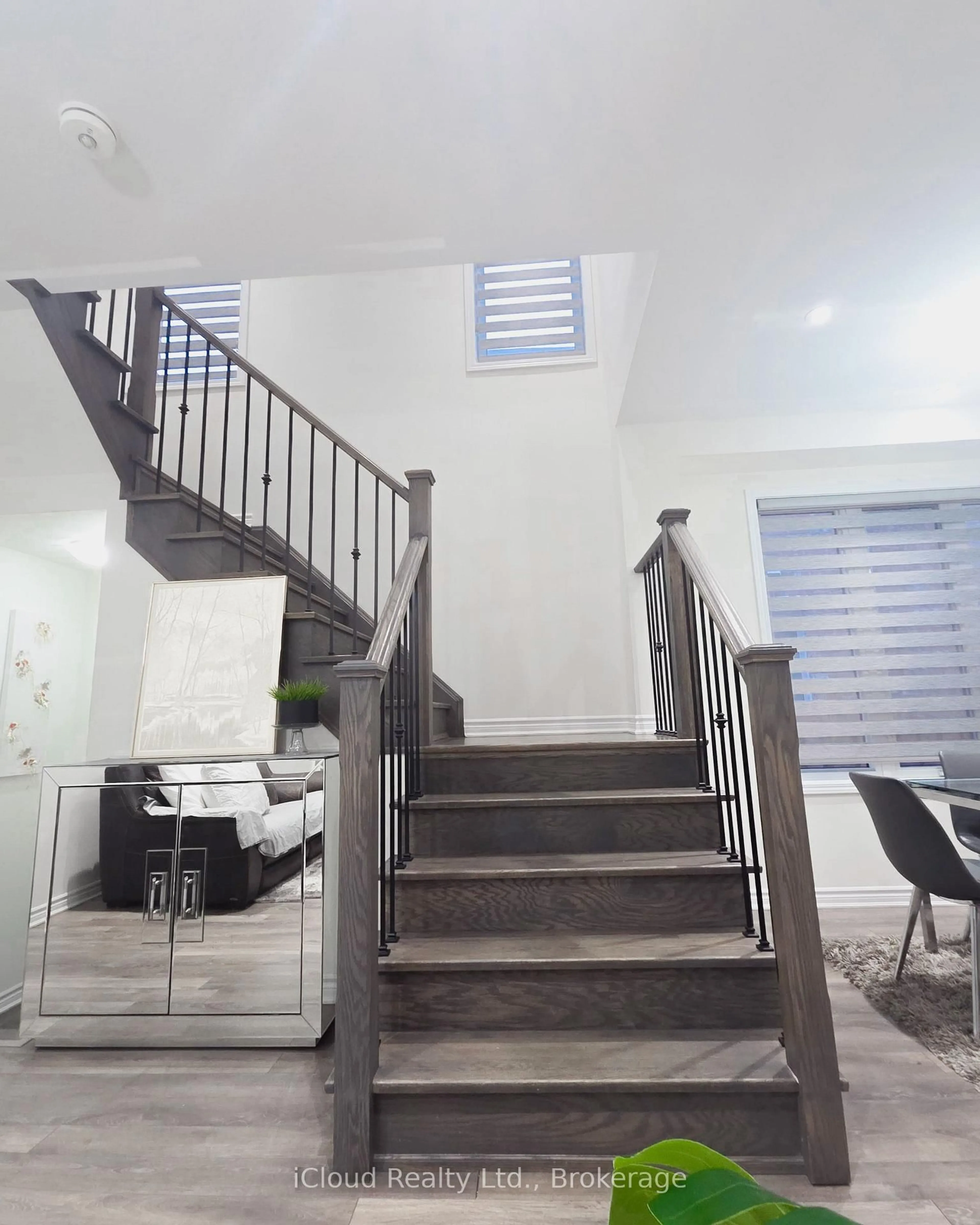 Stairs for 68 Phyllis Dr, Caledon Ontario L7C 4E2