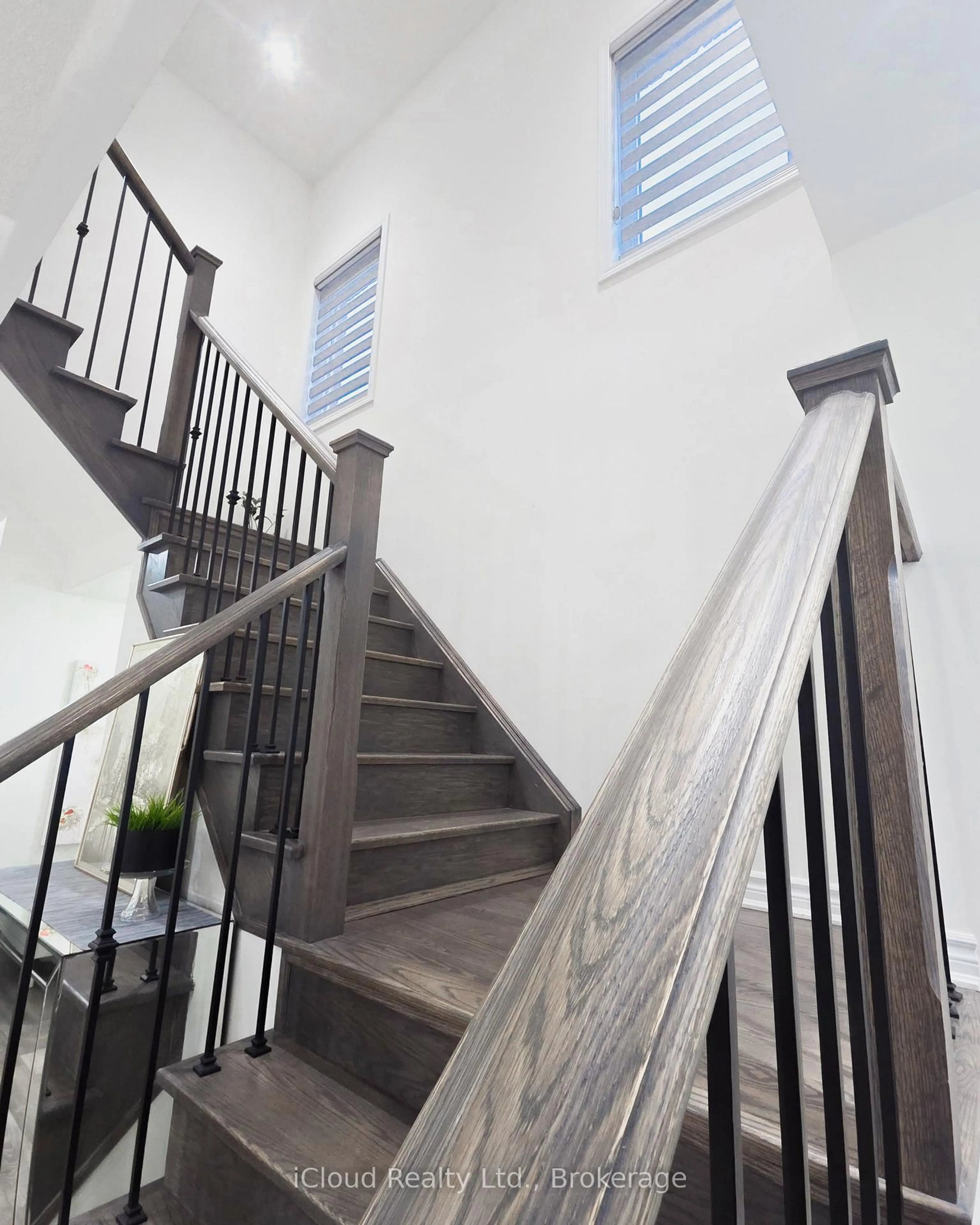 Stairs for 68 Phyllis Dr, Caledon Ontario L7C 4E2