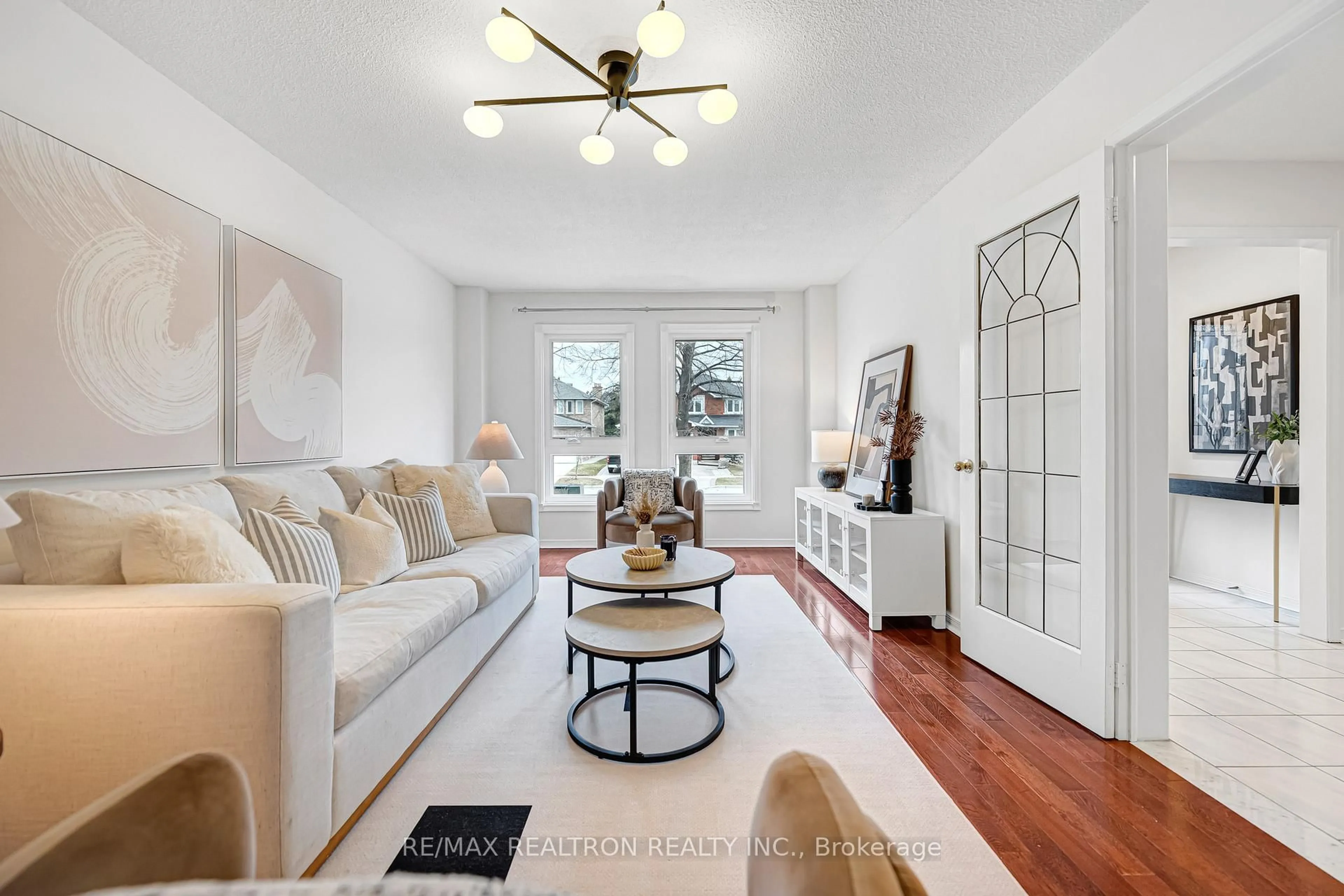 Living room with furniture, unknown for 3488 Africa Cres, Mississauga Ontario L5B 3V4