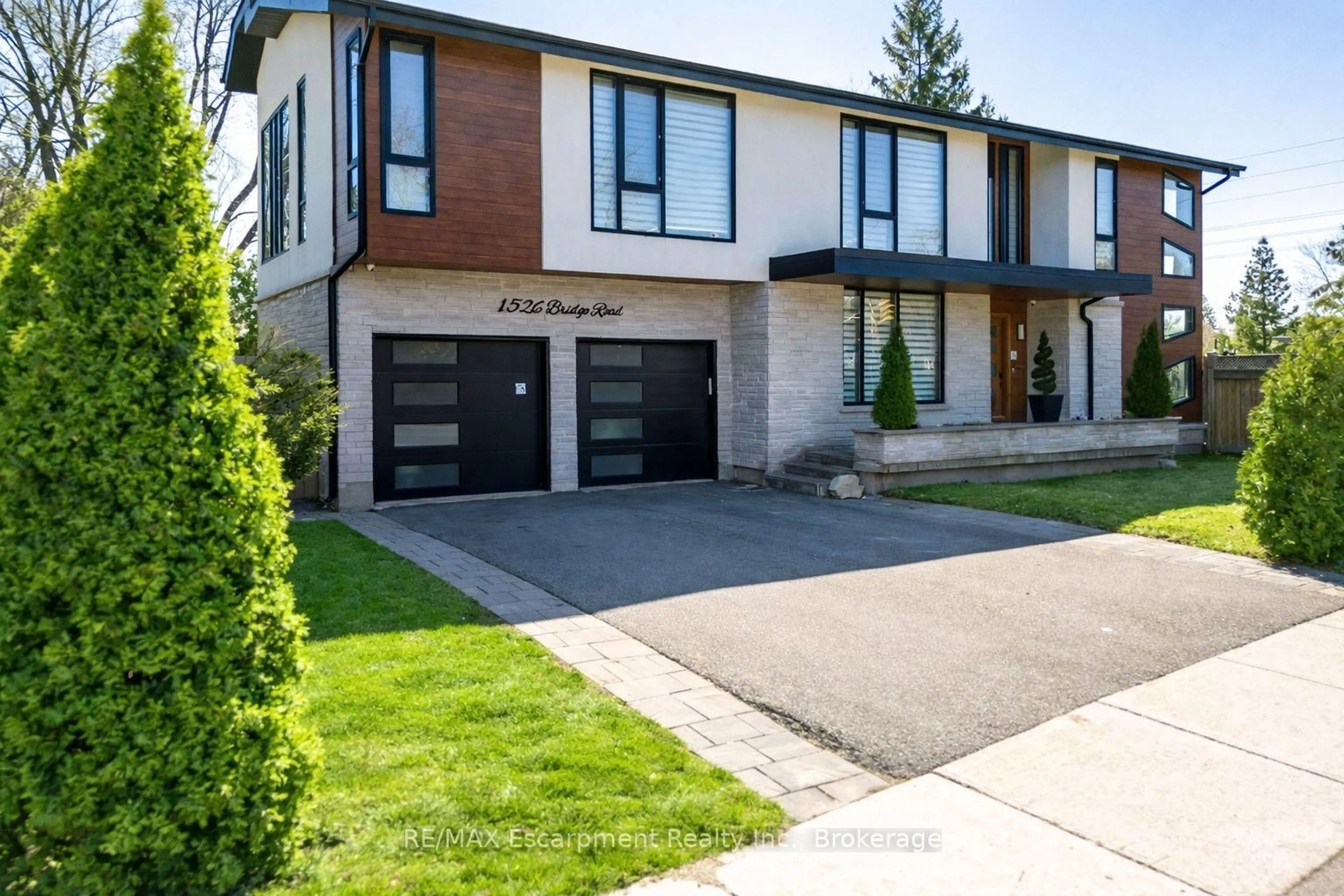 Home with brick exterior material, street for 1526 Bridge Rd, Oakville Ontario L6L 2E3