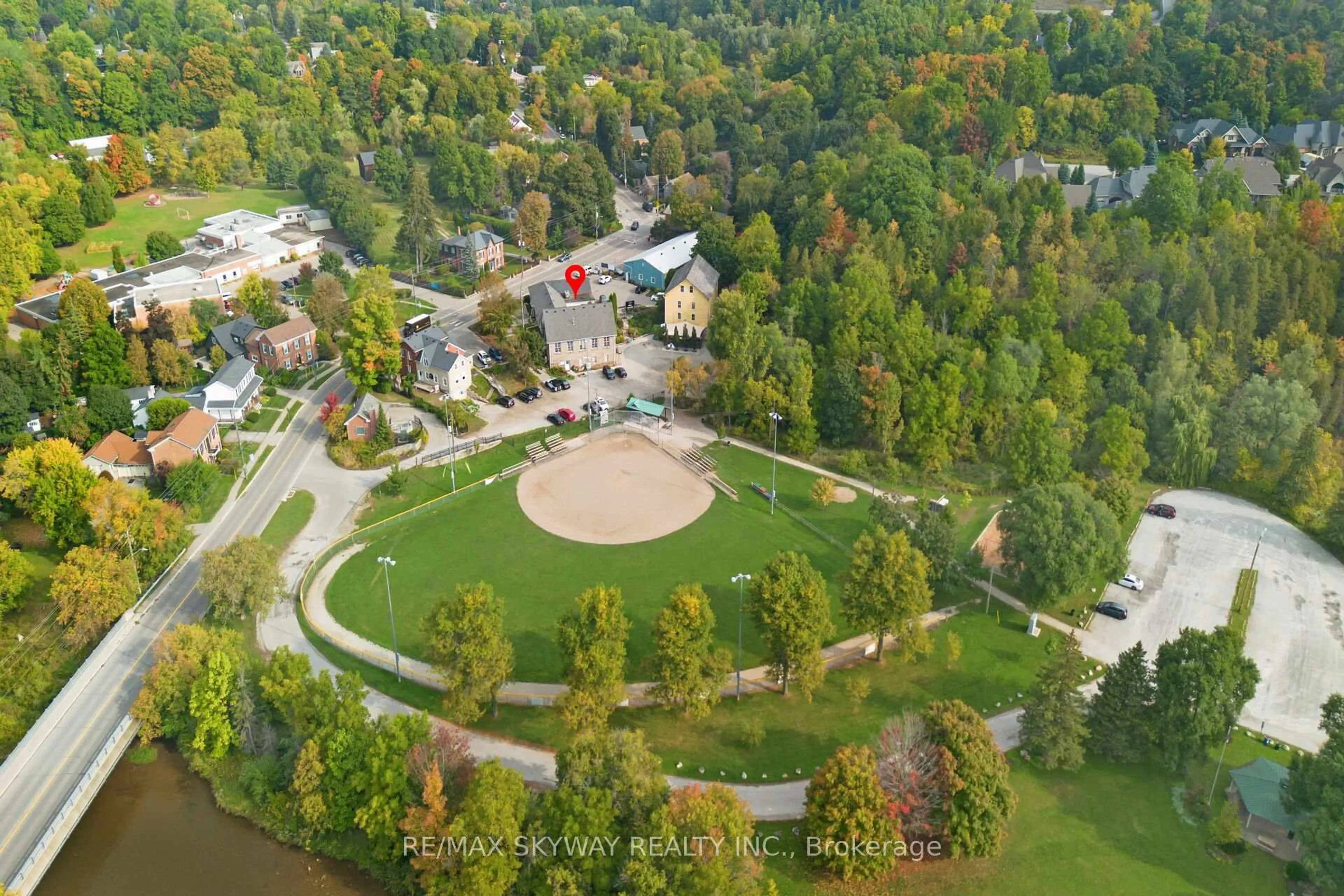 A pic from outside/outdoor area/front of a property/back of a property/a pic from drone, mountain view for 45 Confederation St, Halton Hills Ontario L7G 3R4