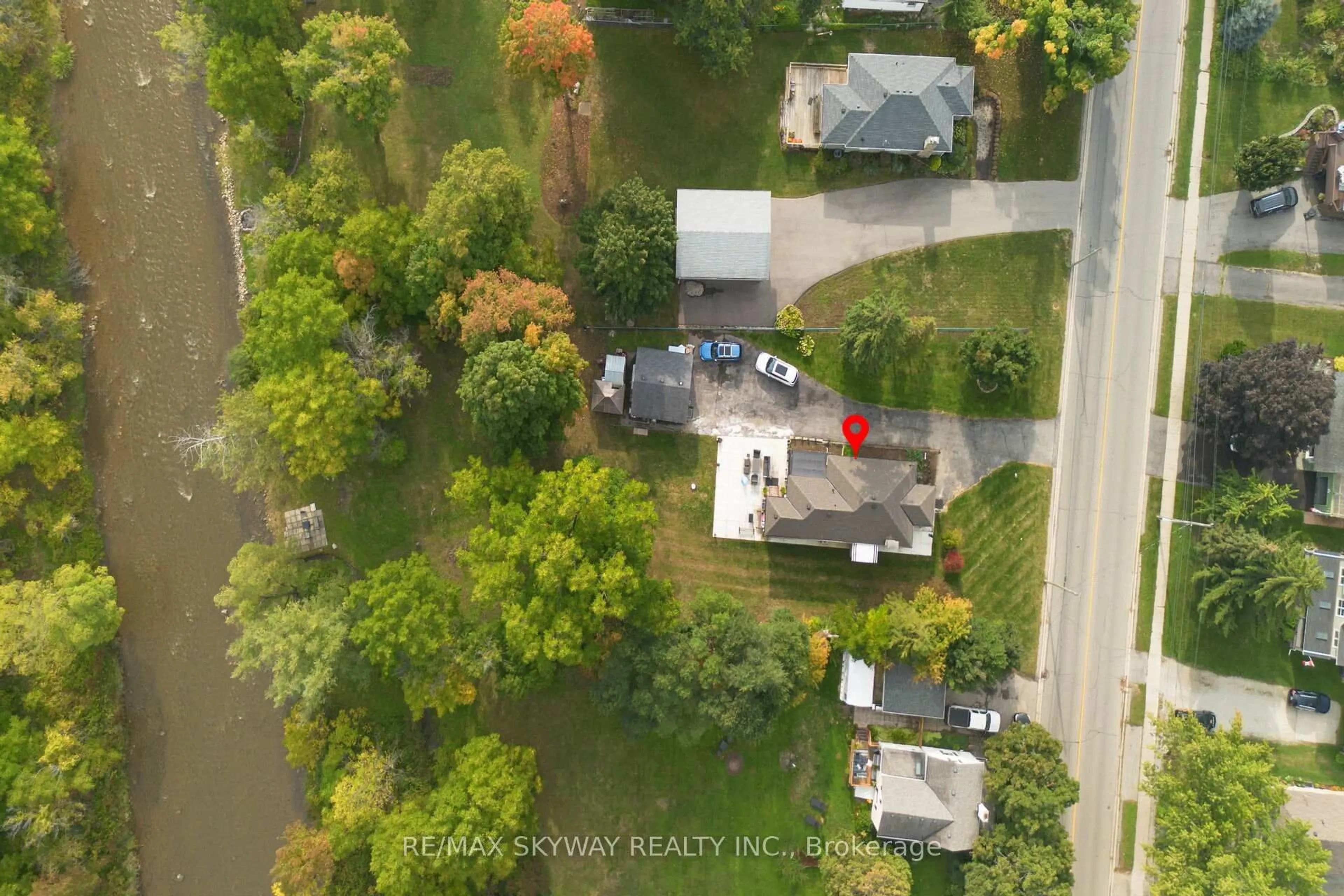 A pic from outside/outdoor area/front of a property/back of a property/a pic from drone, unknown for 45 Confederation St, Halton Hills Ontario L7G 3R4