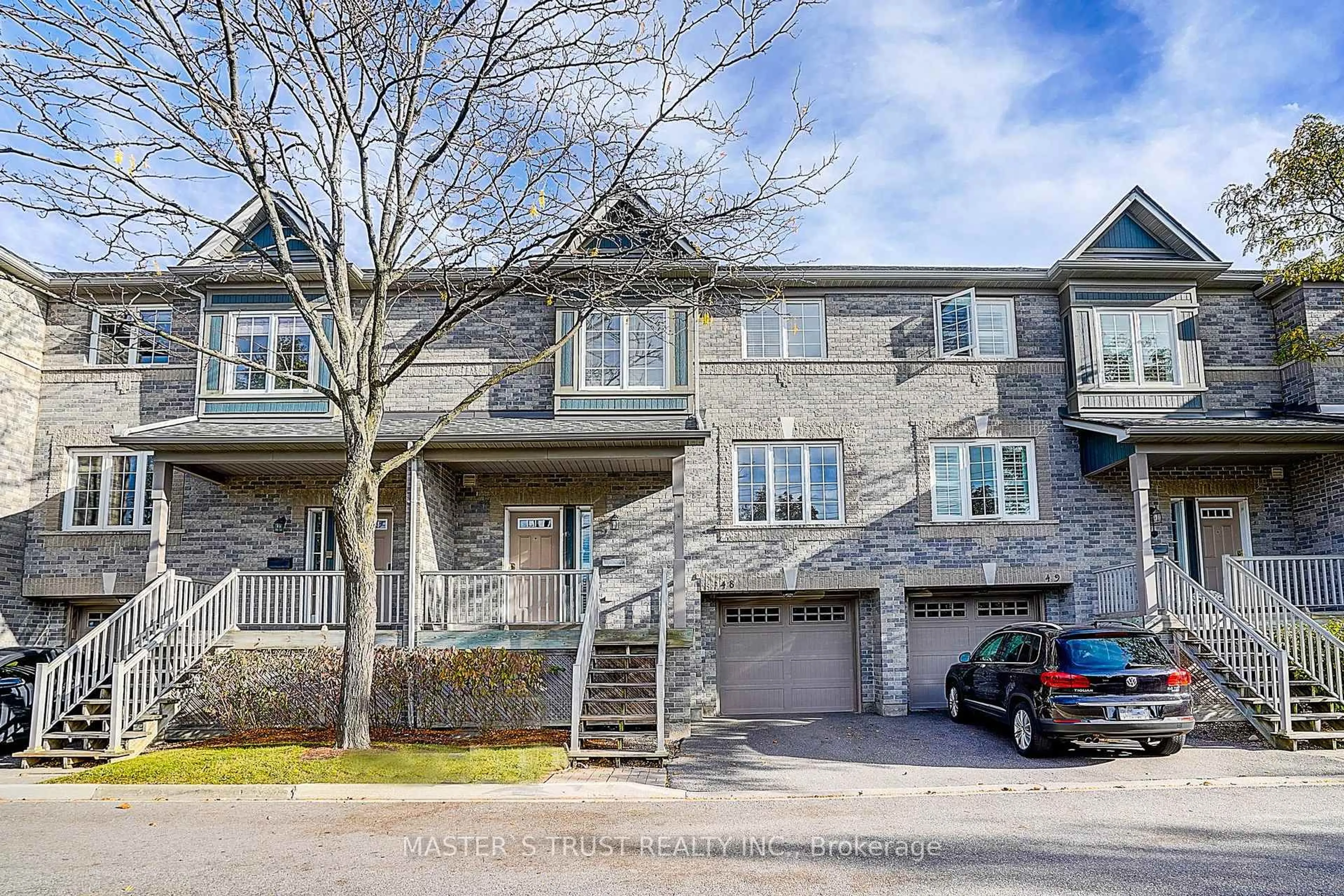 A pic from outside/outdoor area/front of a property/back of a property/a pic from drone, street for 5535 Glen Erin Dr #48, Mississauga Ontario L5M 6H1