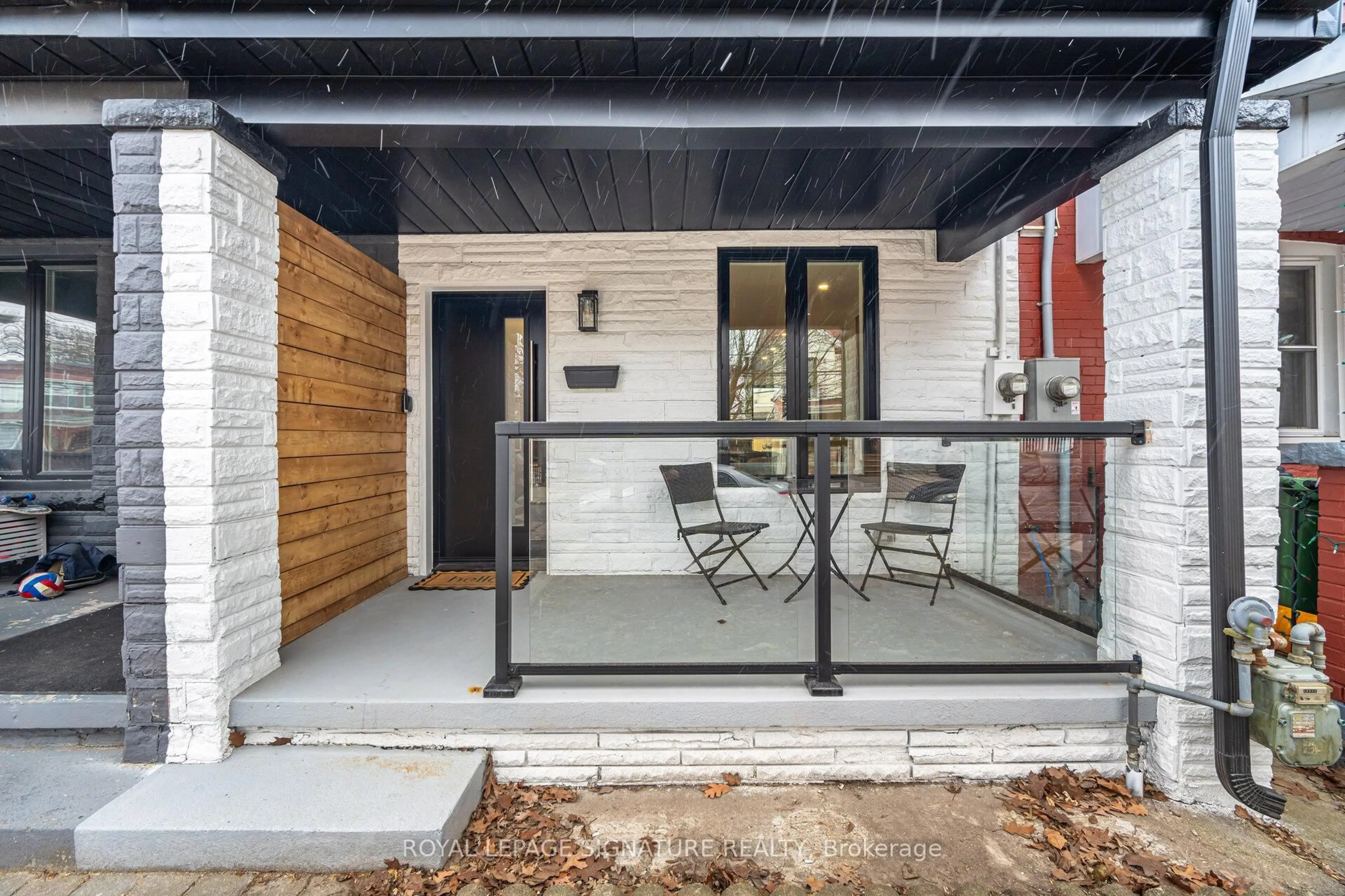 Patio, street for 241 Maria St, Toronto Ontario M6P 1W6