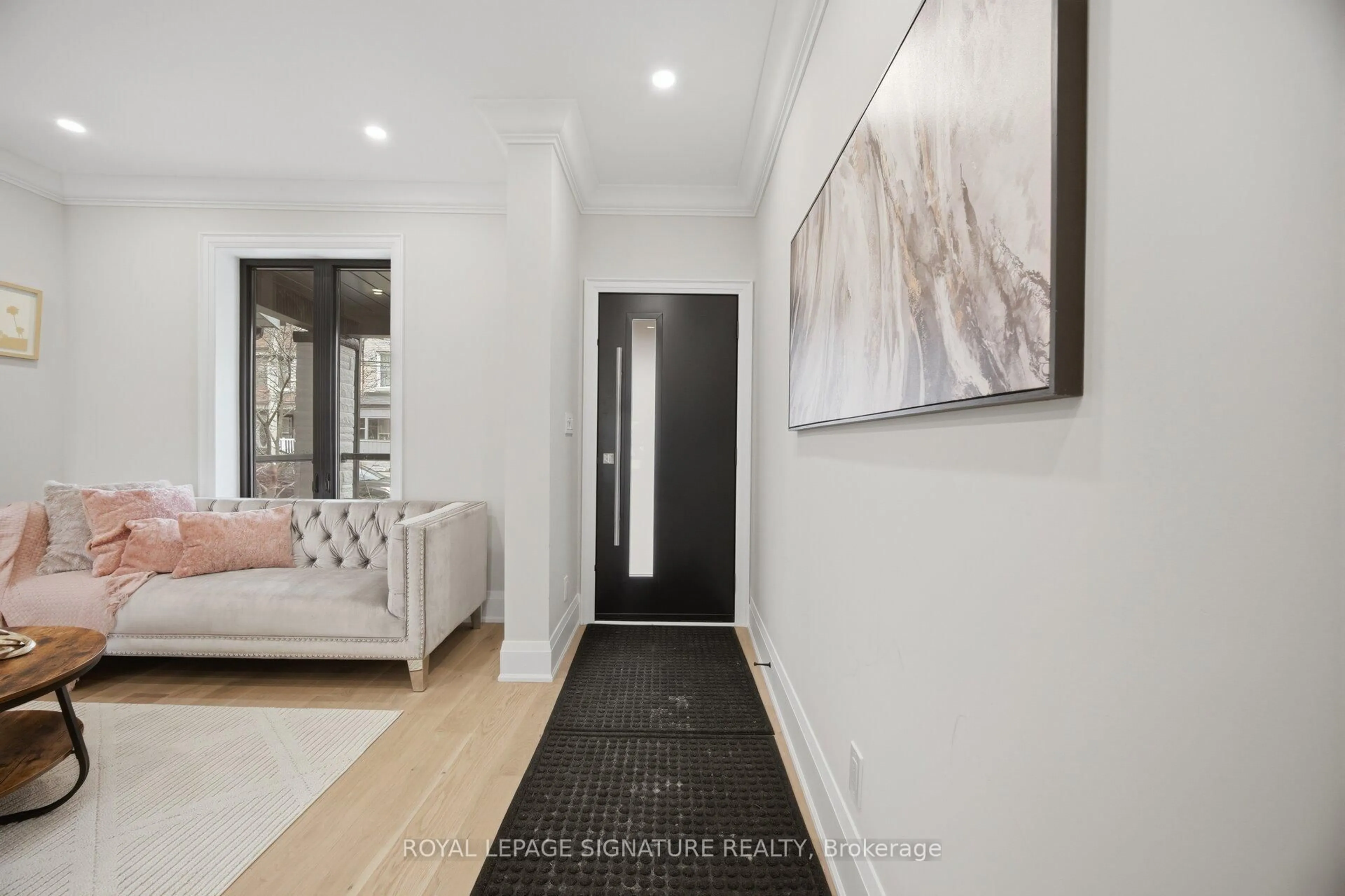 Indoor entryway for 241 Maria St, Toronto Ontario M6P 1W6