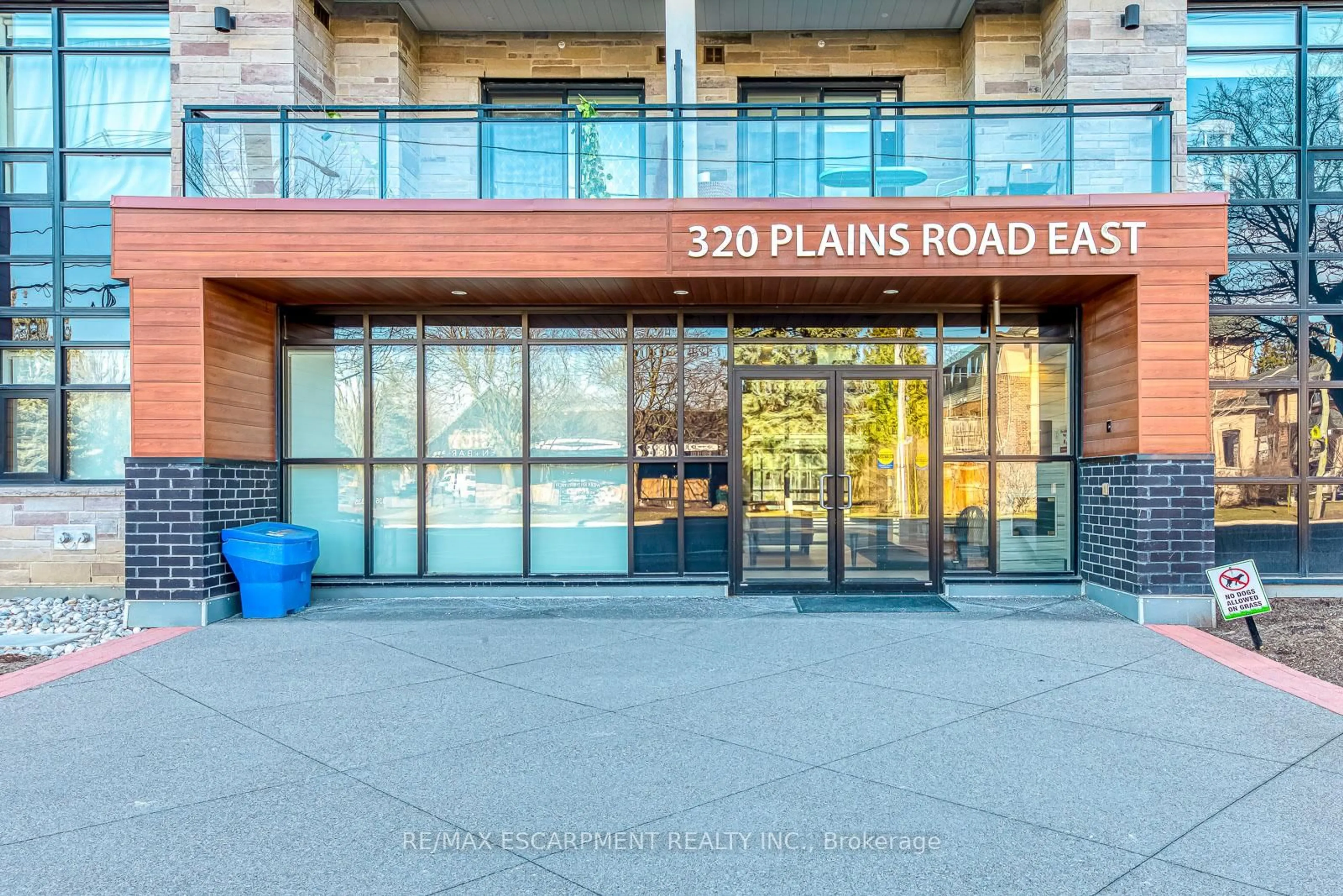 Unknown for 320 Plains Rd #303, Burlington Ontario L7T 0C1