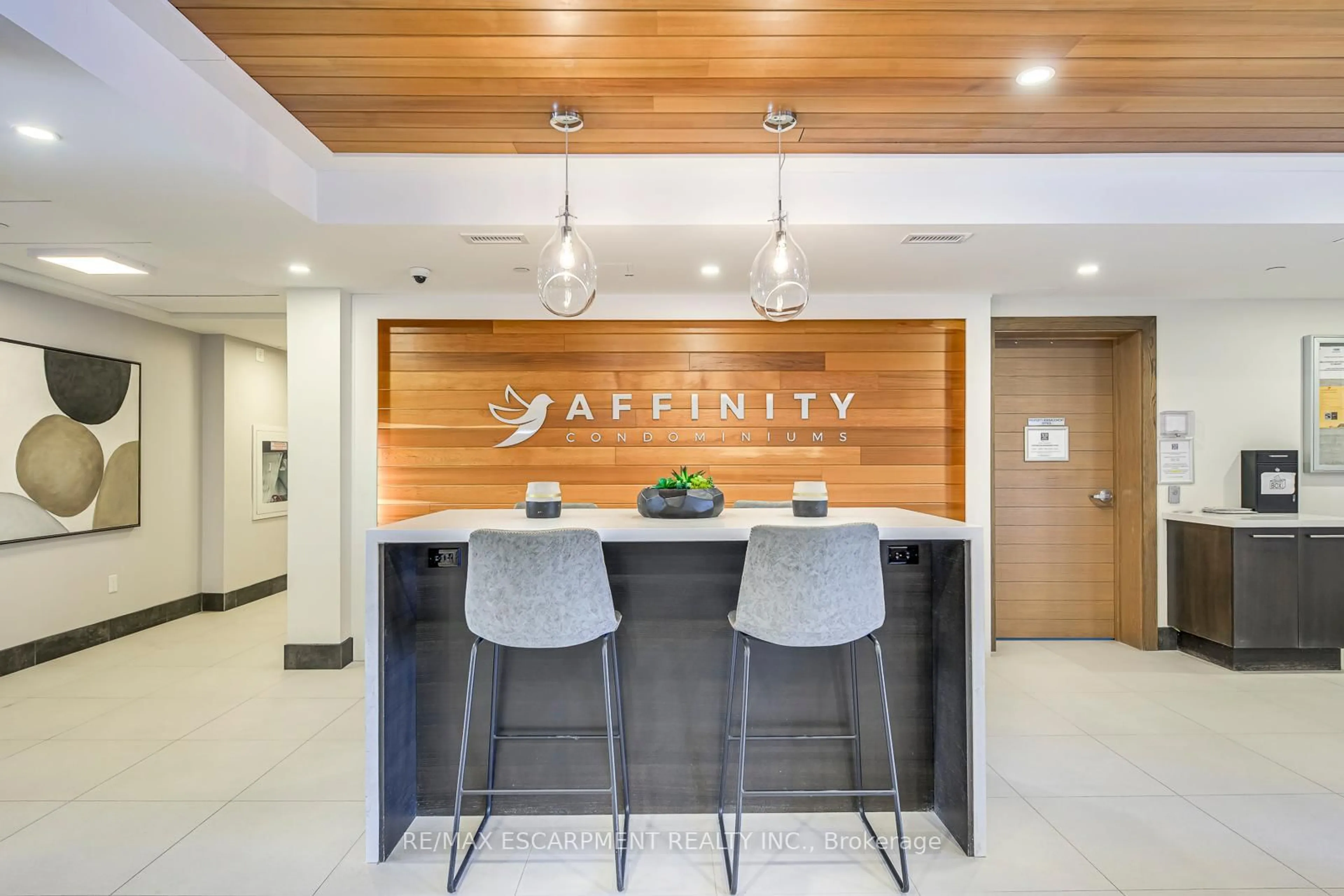 Lobby for 320 Plains Rd #303, Burlington Ontario L7T 0C1