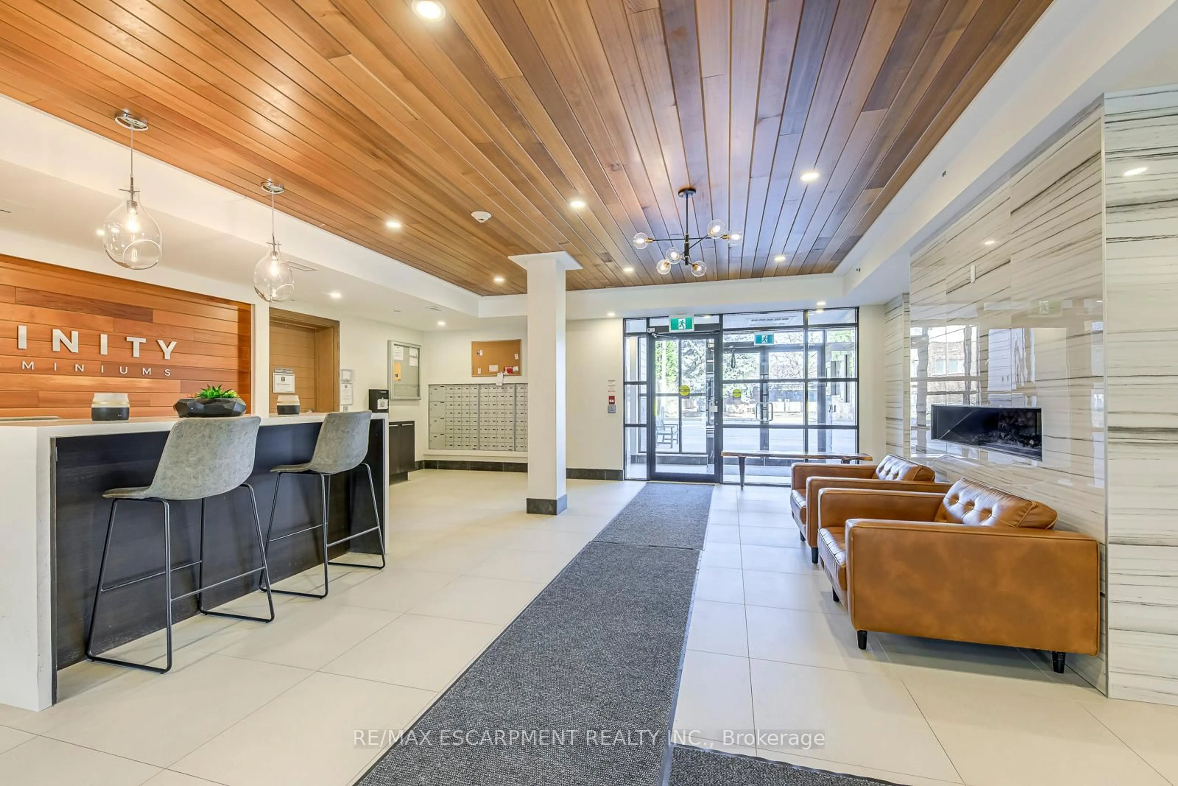 Lobby for 320 Plains Rd #303, Burlington Ontario L7T 0C1