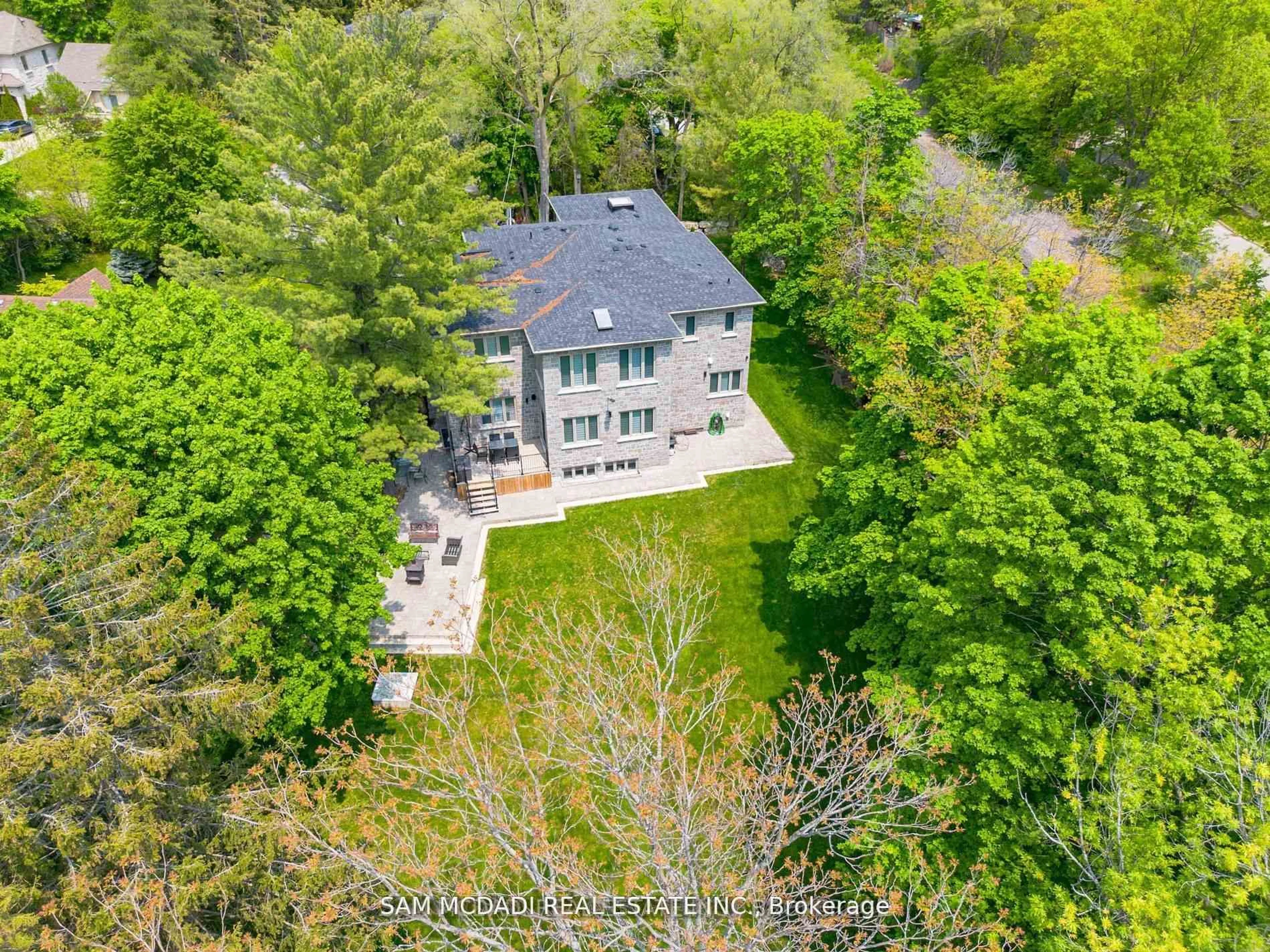 A pic from outside/outdoor area/front of a property/back of a property/a pic from drone, water/lake/river/ocean view for 1138 Garden Rd, Mississauga Ontario L5H 3J6