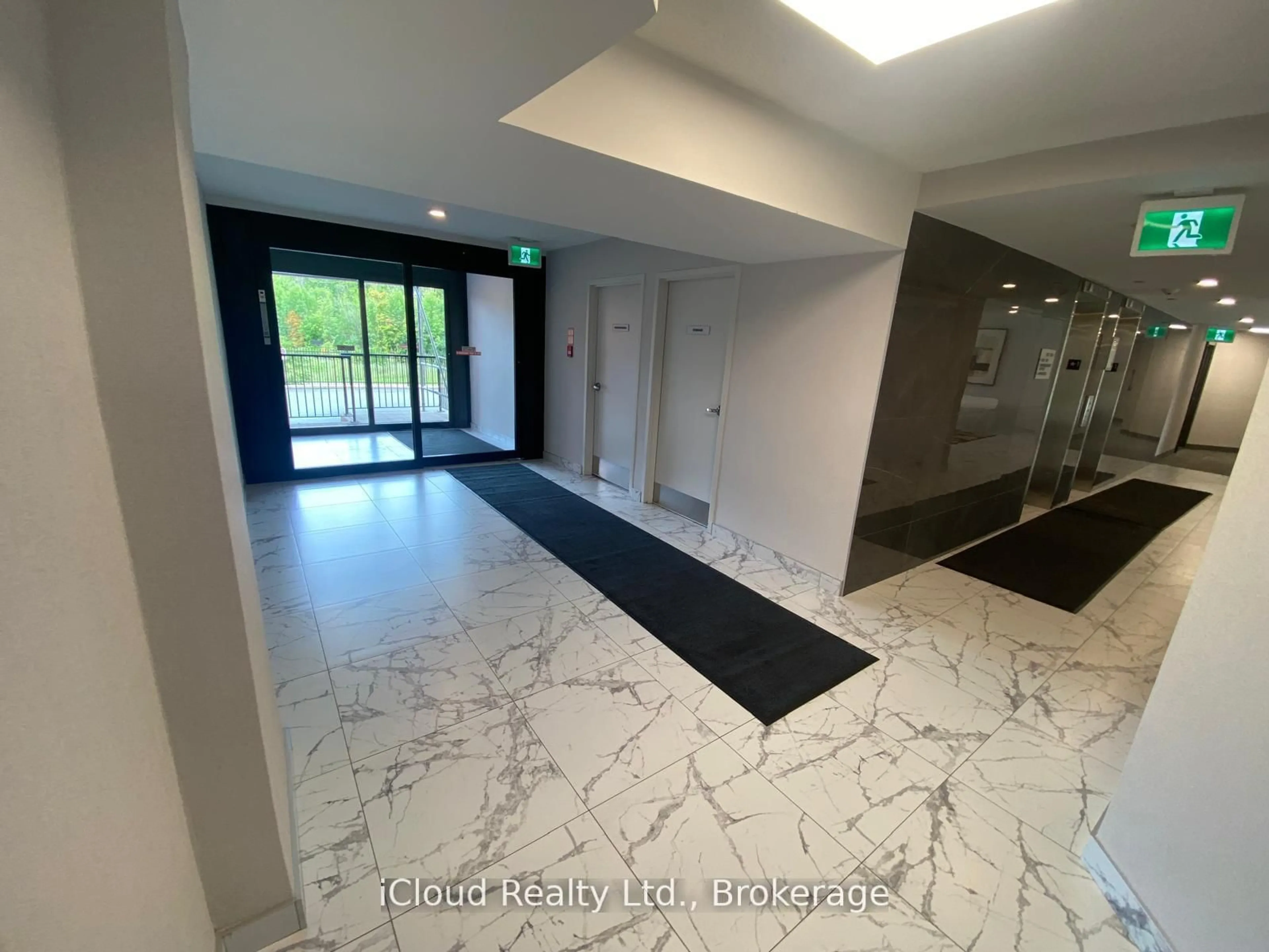 Indoor foyer for 3501 Glen Erin Dr #606, Mississauga Ontario L5L 2E9