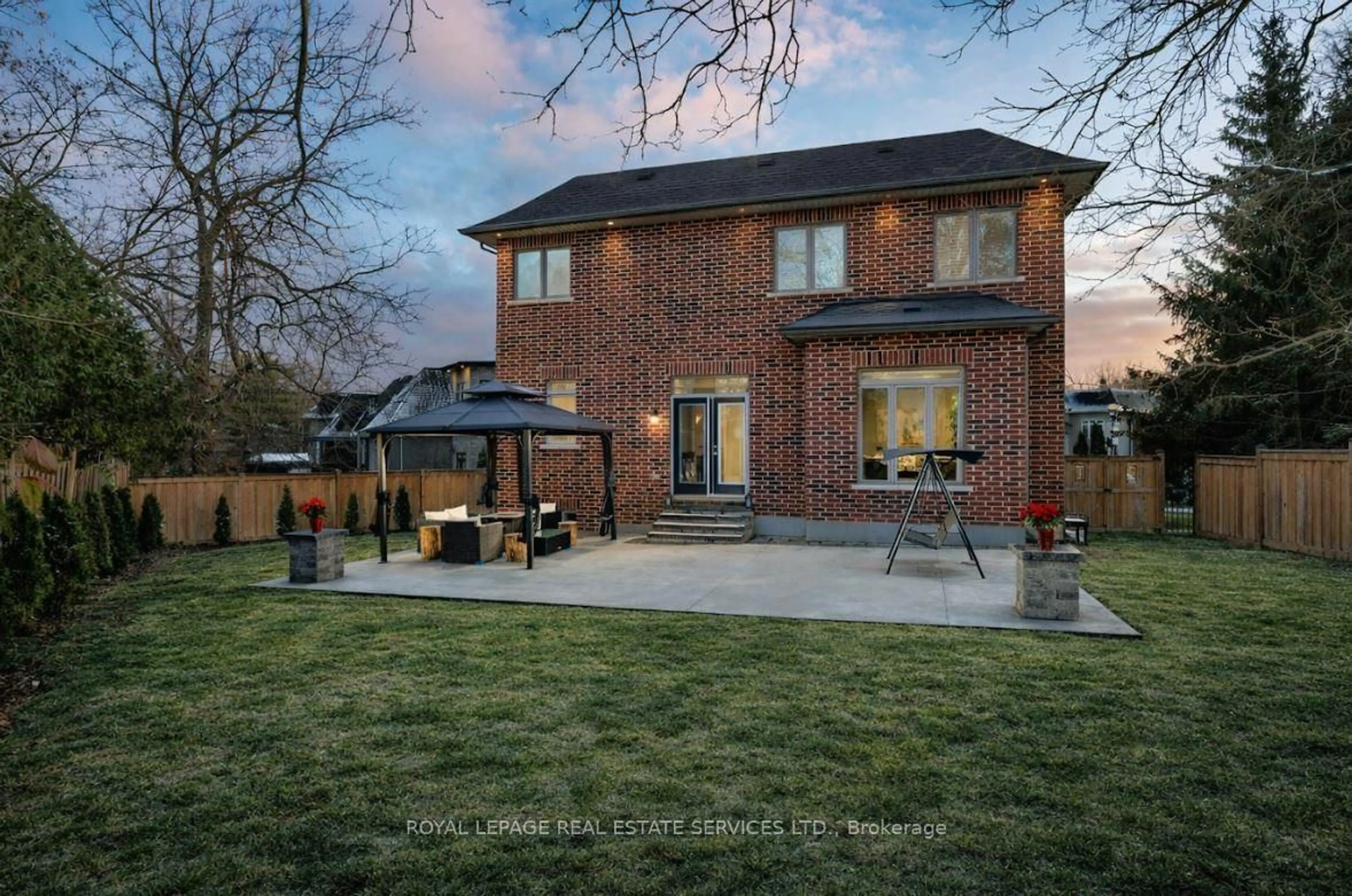 Home with brick exterior material, street for 125 Paliser Crt, Oakville Ontario L6K 2H1