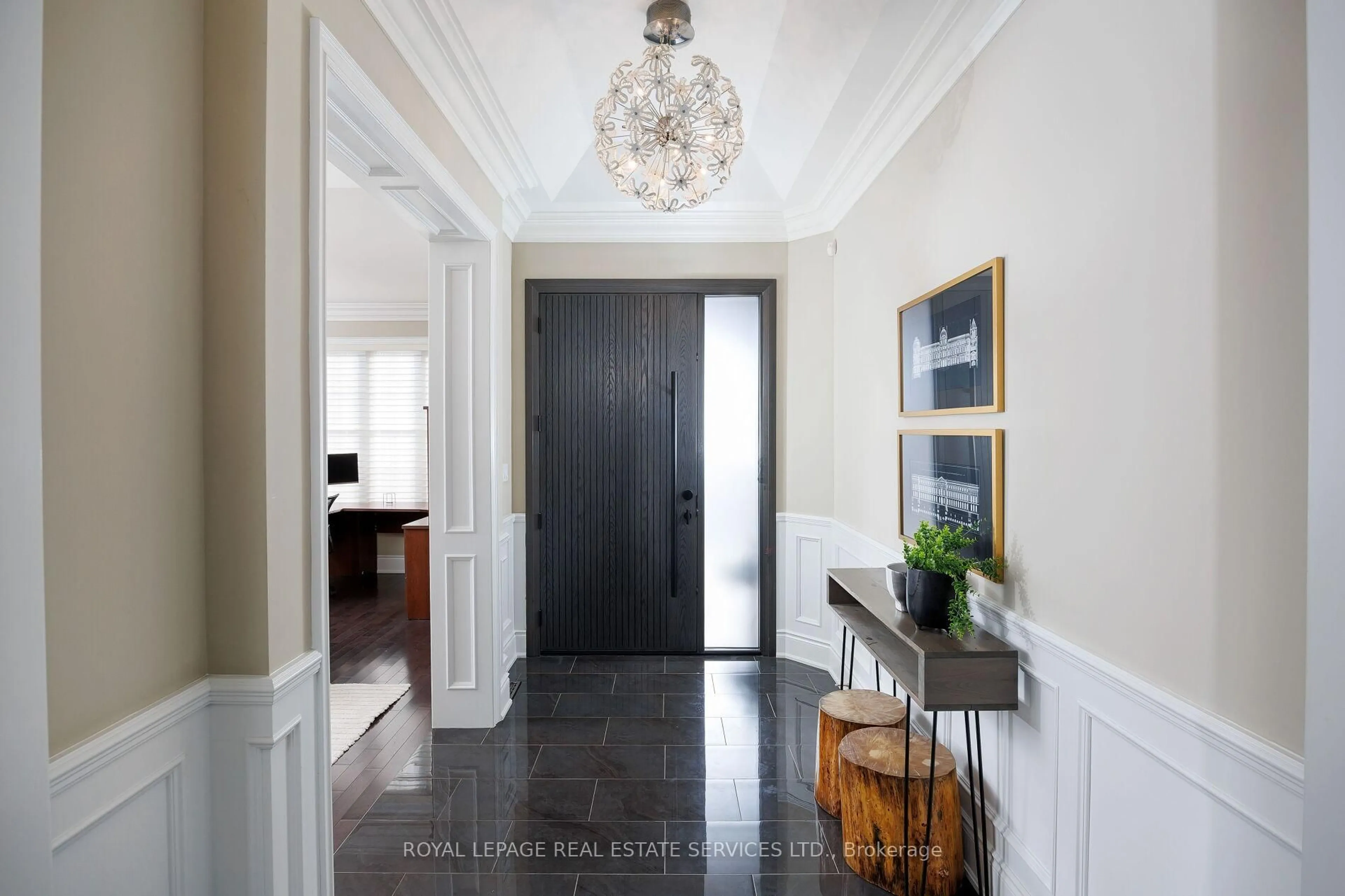 Indoor entryway for 125 Paliser Crt, Oakville Ontario L6K 2H1